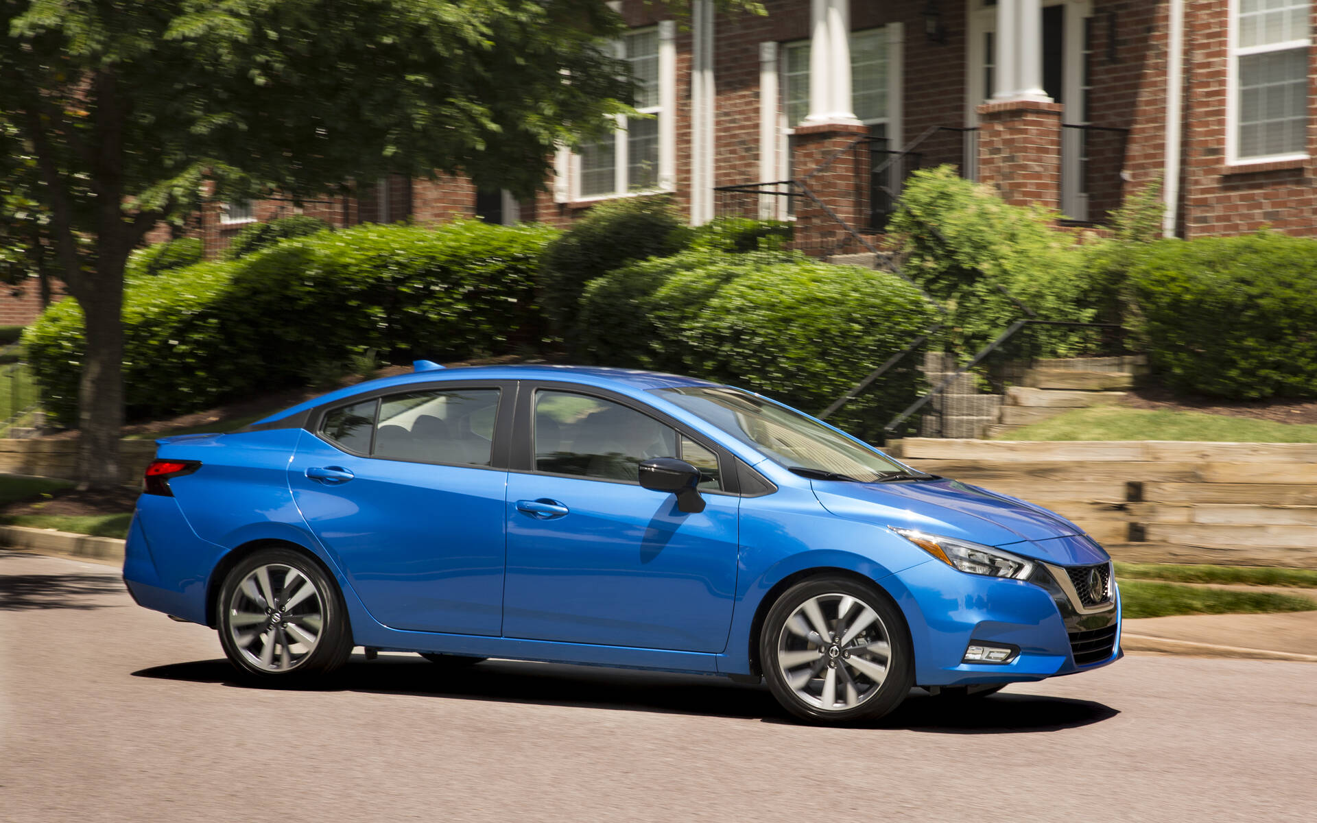 nissan versa 2021 blue