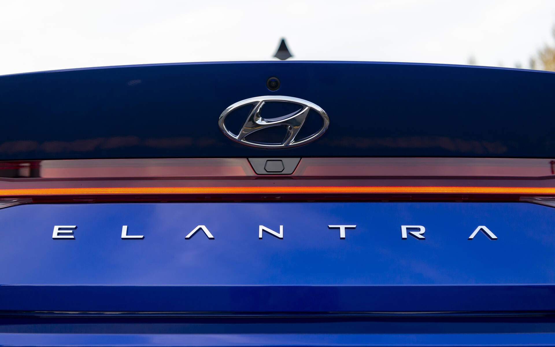 <p>Hyundai Elantra 2021</p>