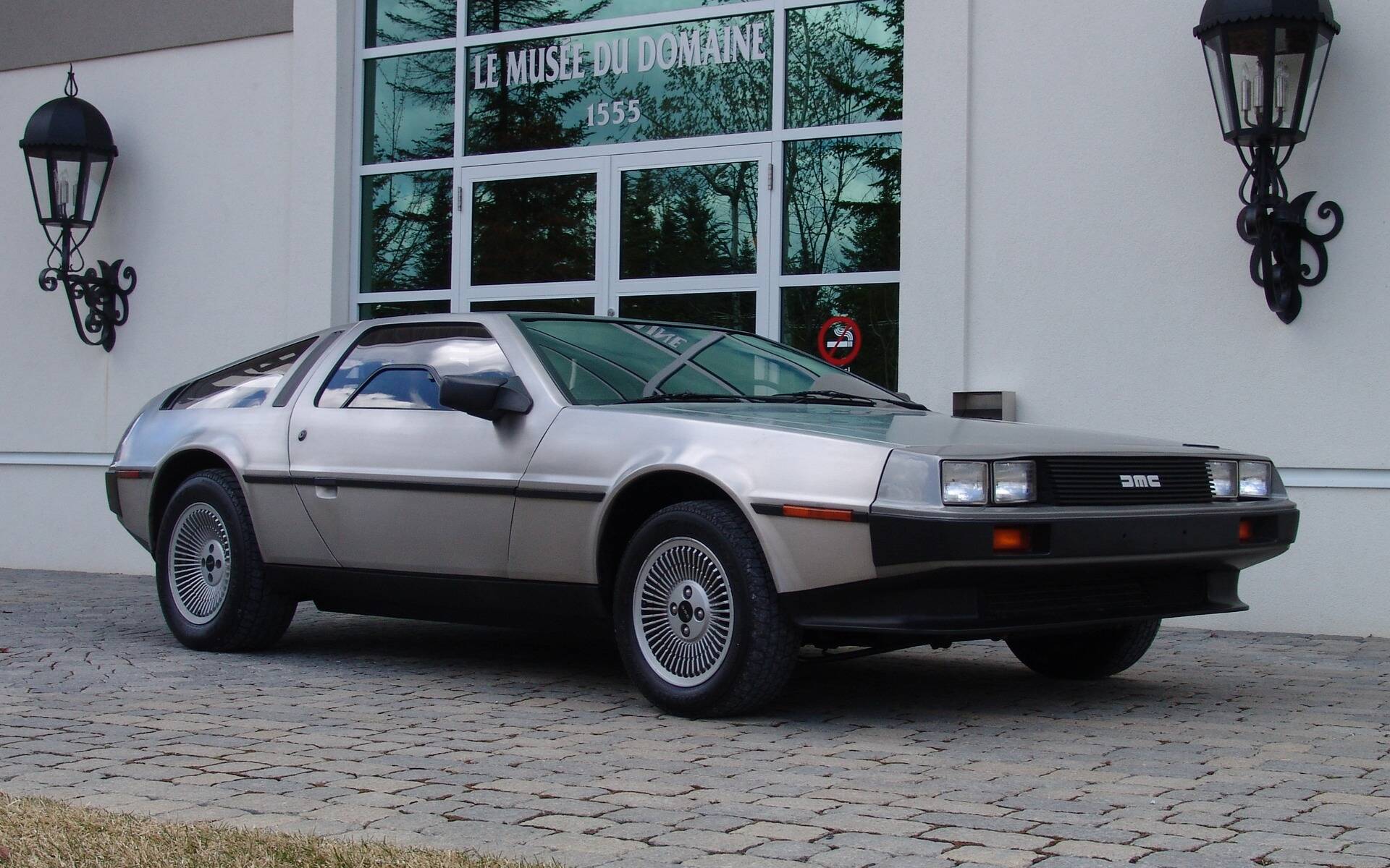 Il y a 40 ans, la première DeLorean sortait de l'usine - Guide Auto