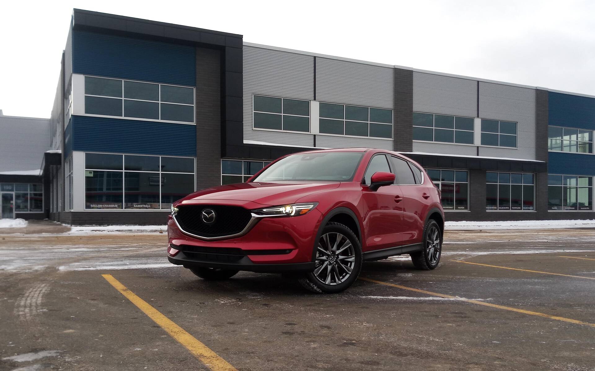 Mazda CX-5 2021 : le phare aux côtés de l'étoile montante - Guide Auto