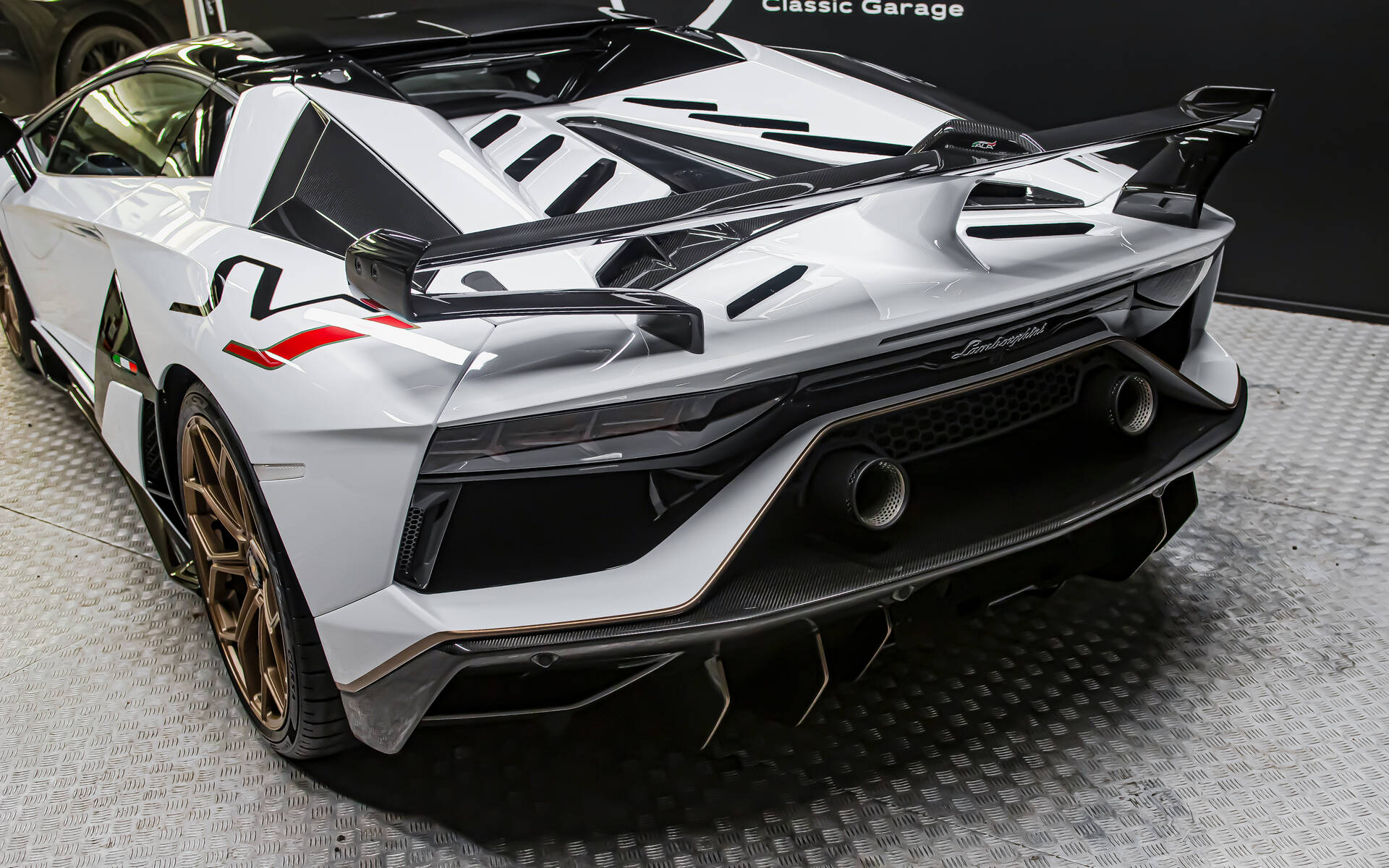 Lamborghini Aventador SVJ : puissance, design, motorisation, prix