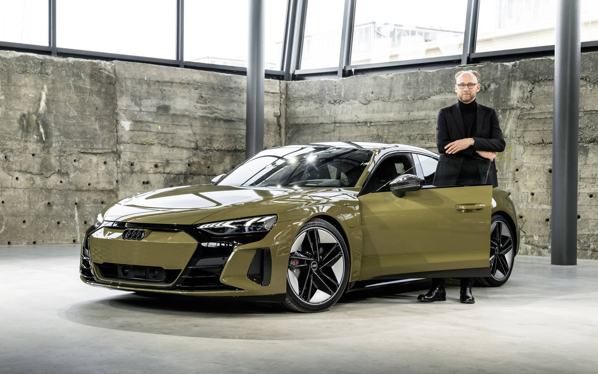 <p>Marc Lichte, chef du design Audi et la Audi e-tron GT quattro 2021</p>