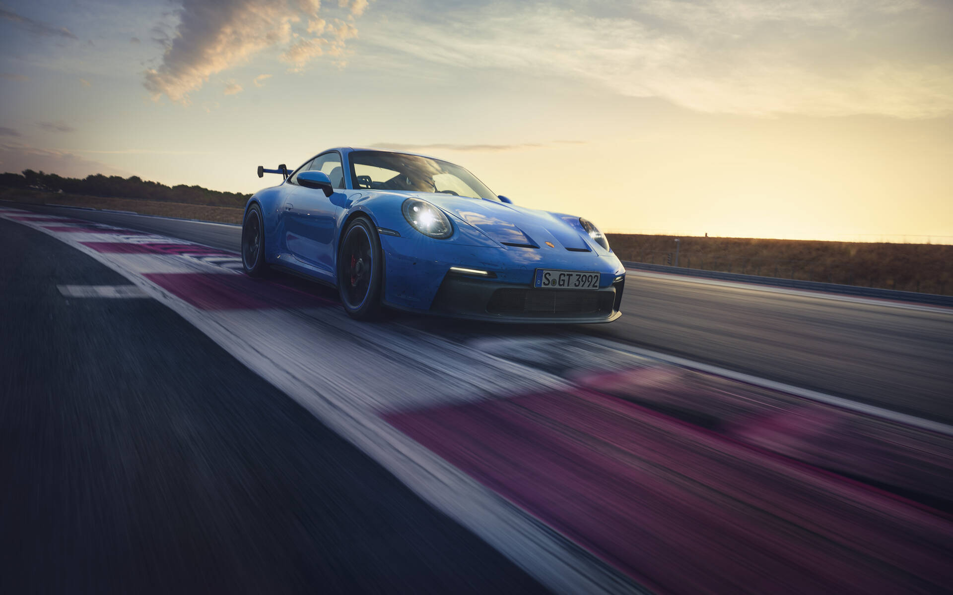 Porsche 911 GT3 RS sets production car lap record at Road America - Porsche  Newsroom