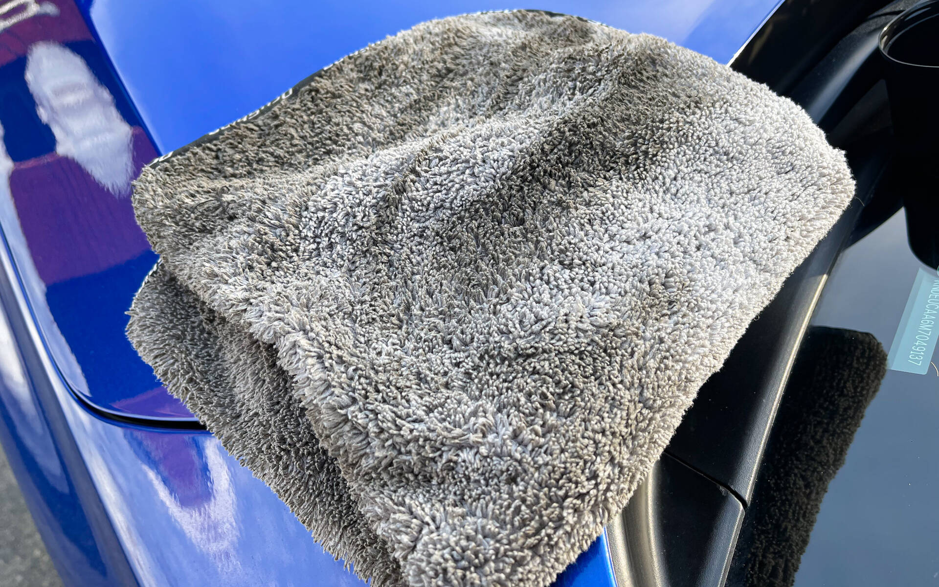 Dégraissant, désincrustant et nettoyant auto pour un lavage auto sans eau
