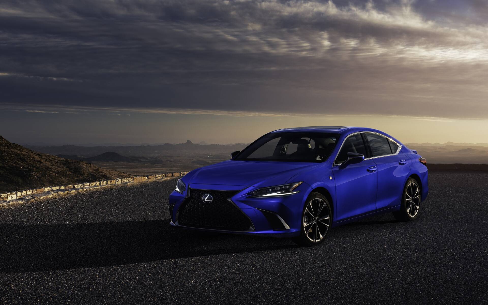 2022 lexus is wallpaper