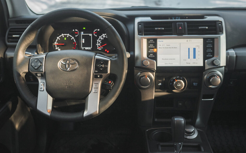 Jeep Wrangler 2021 года заставляет Toyota 4Runner чувствовать себя устаревшей