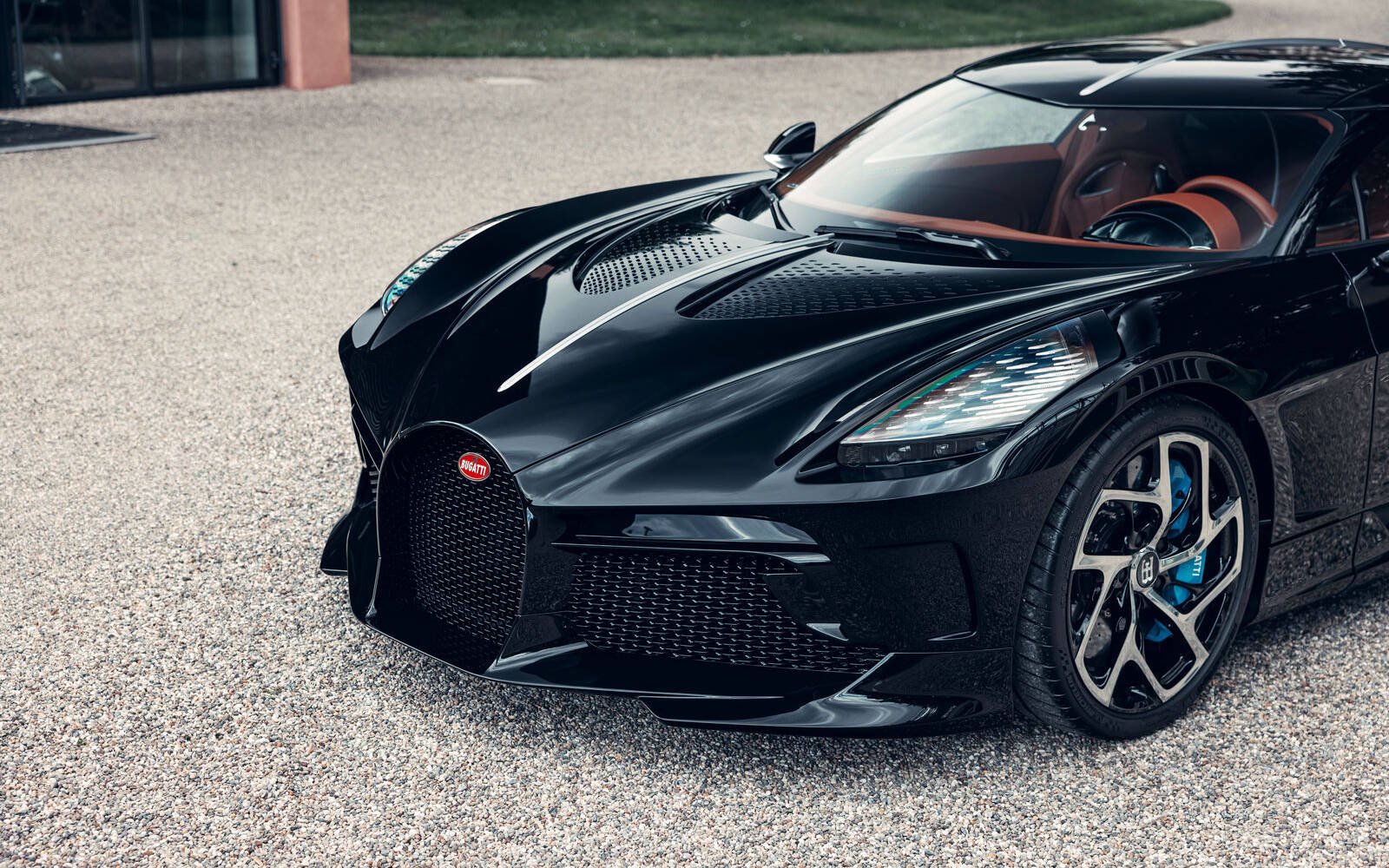 One-off Bugatti La Voiture Noire is be Delivered - The Car Guide