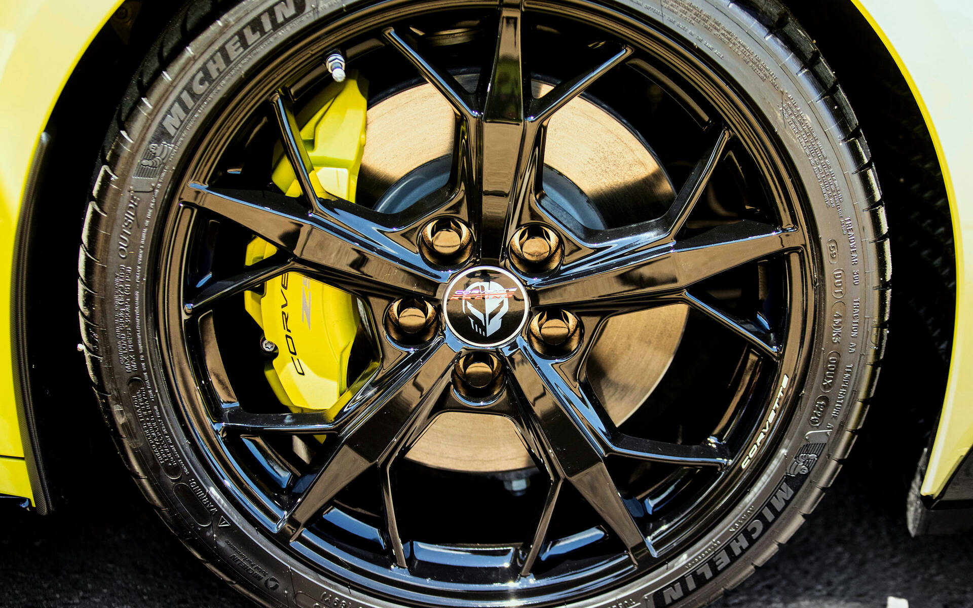 Étriers de frein jaunes Corvette C8
