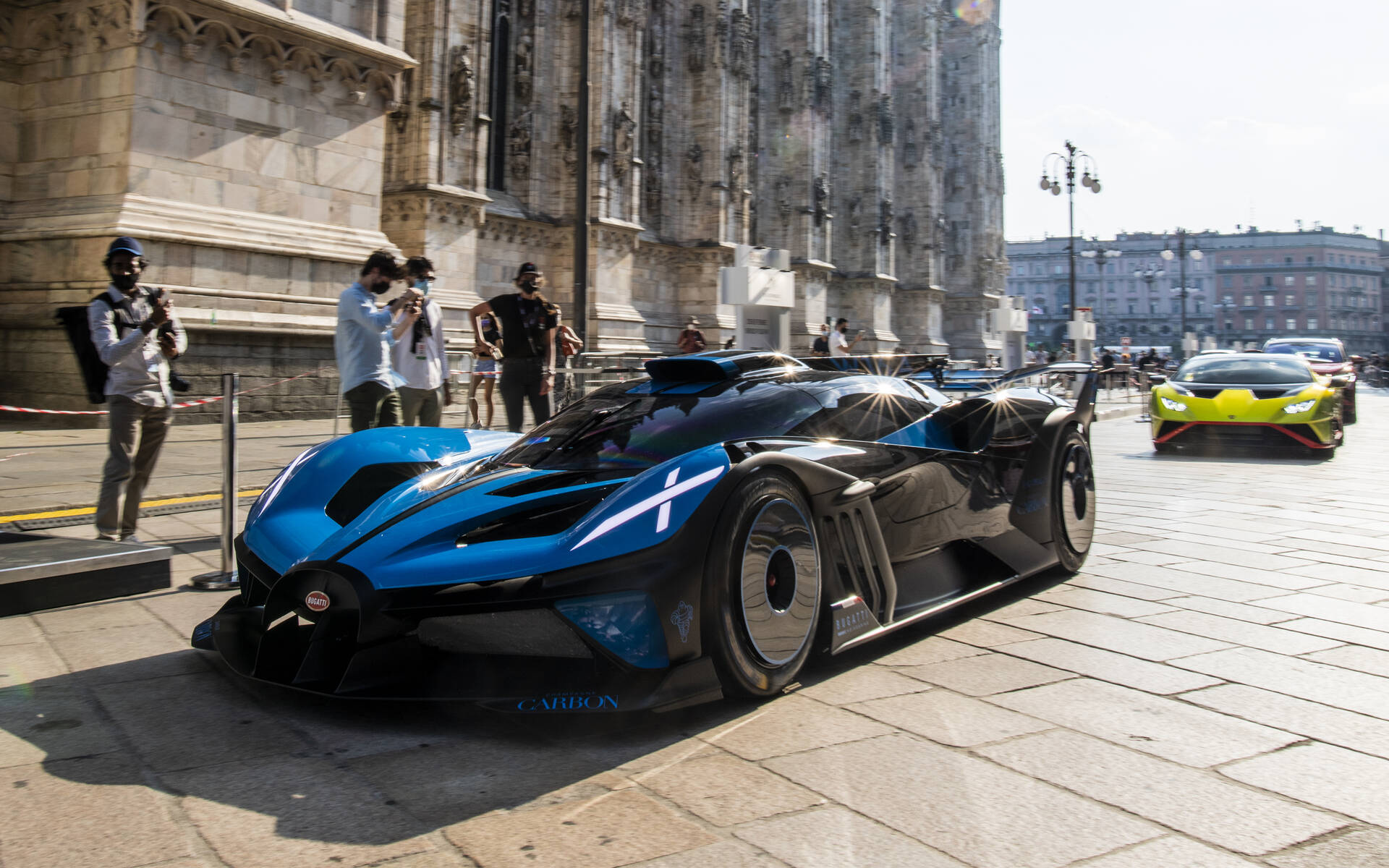 La Bugatti Bolide a l'air d'une Batmobile dans les rues de Milan