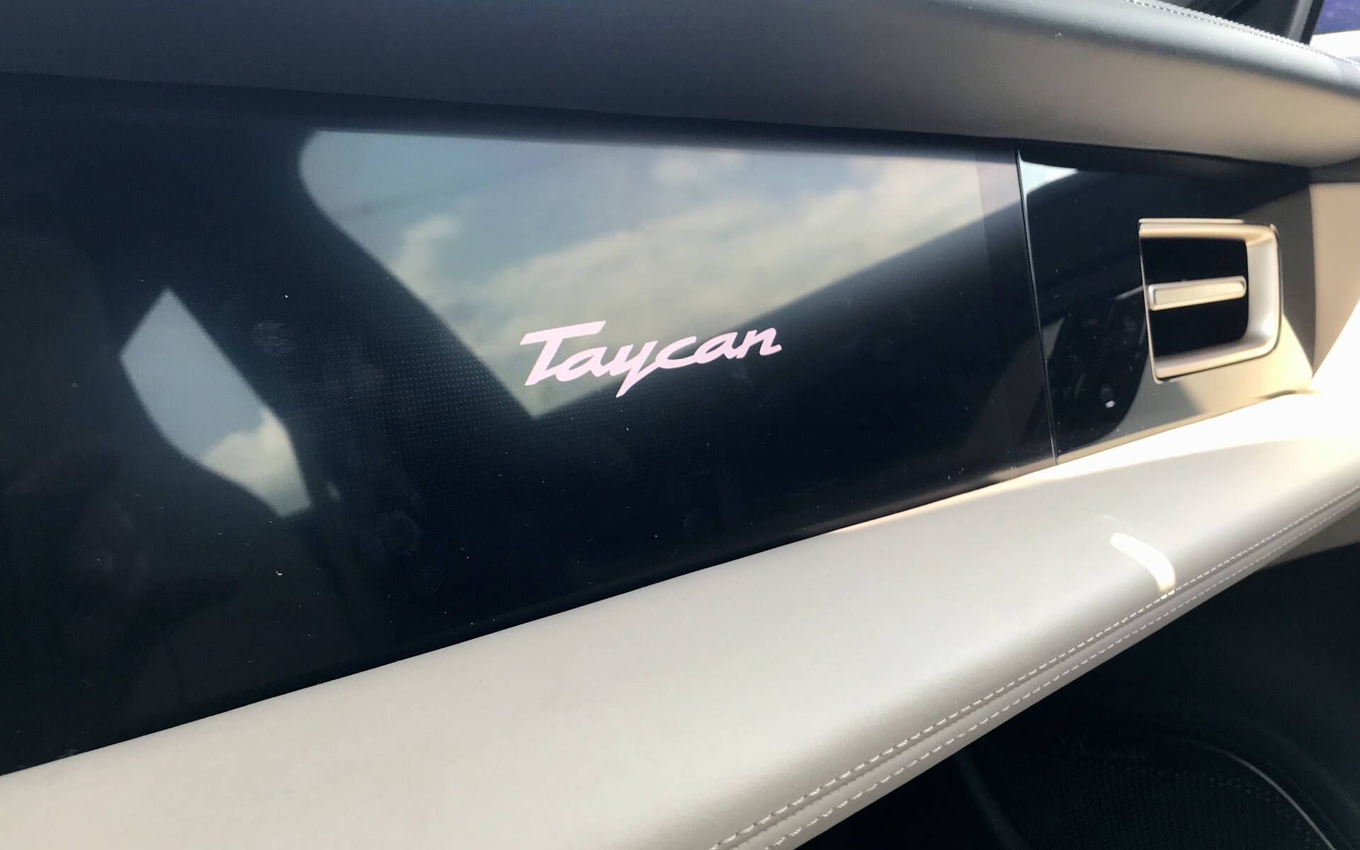 <p>Porsche Taycan Turbo Cross Turismo 2021</p>