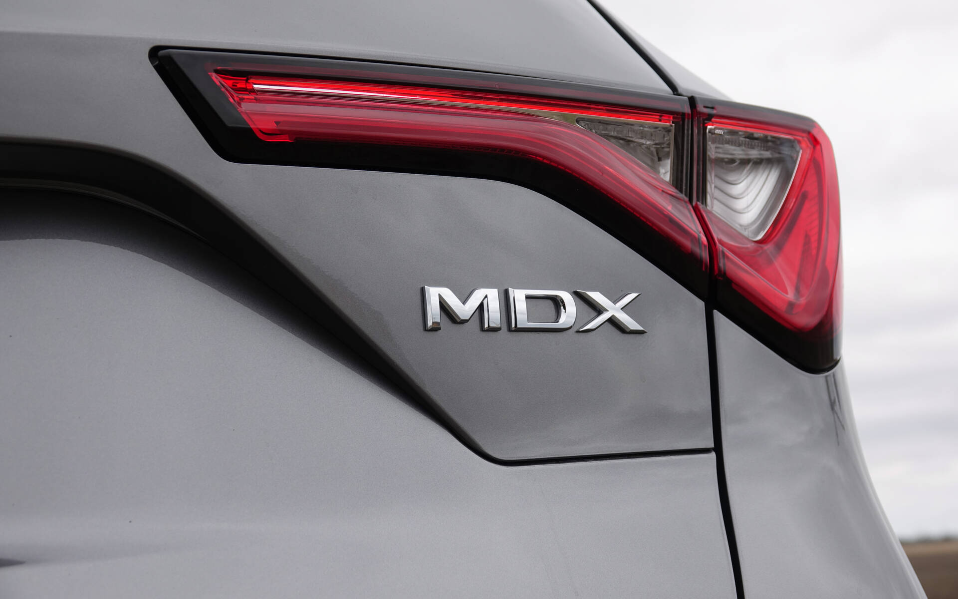<p>Acura MDX Platinum Elite 2022</p>
