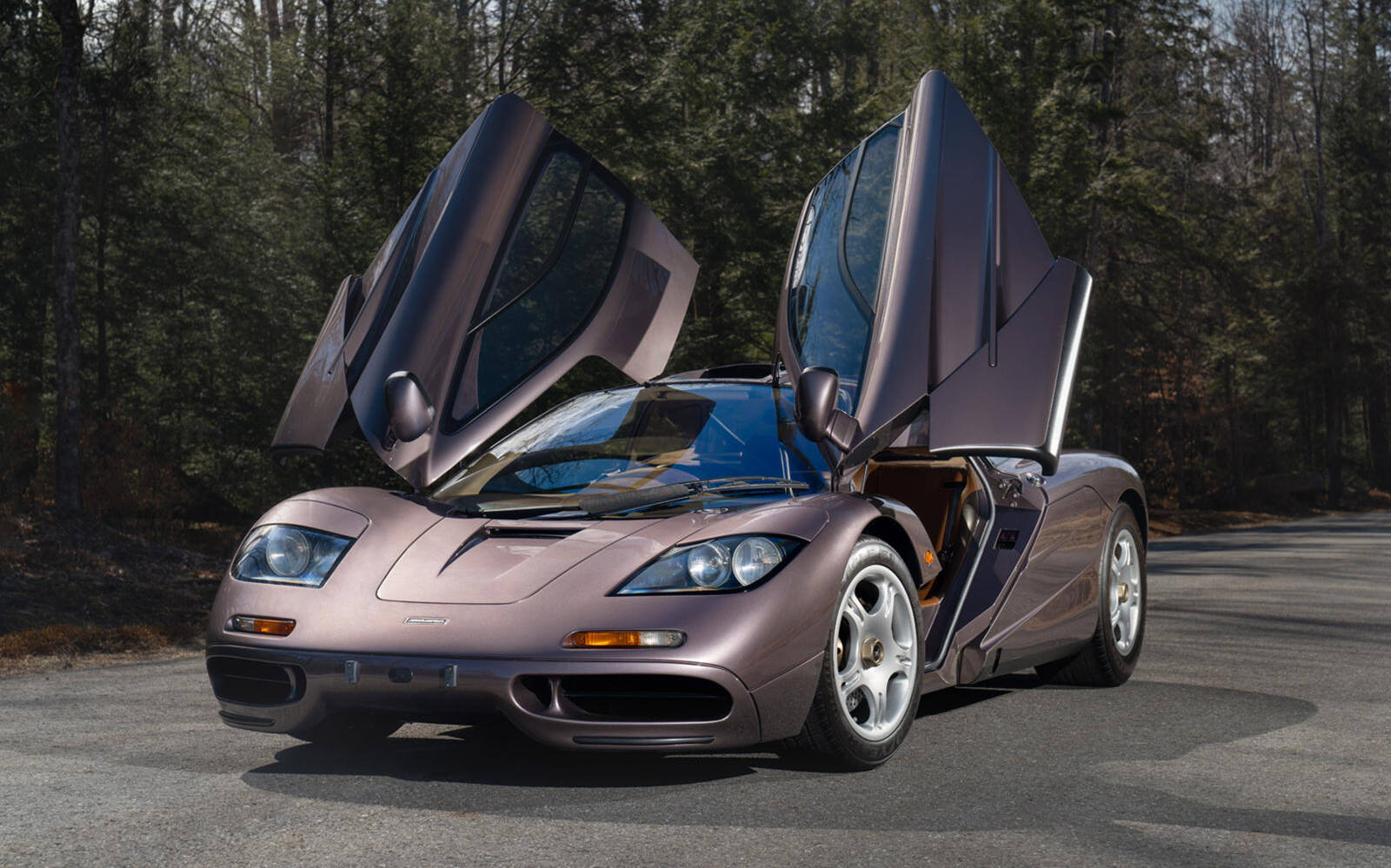  Like New 1995 McLaren F1 Fetches 25 Million At Auction 3 4
