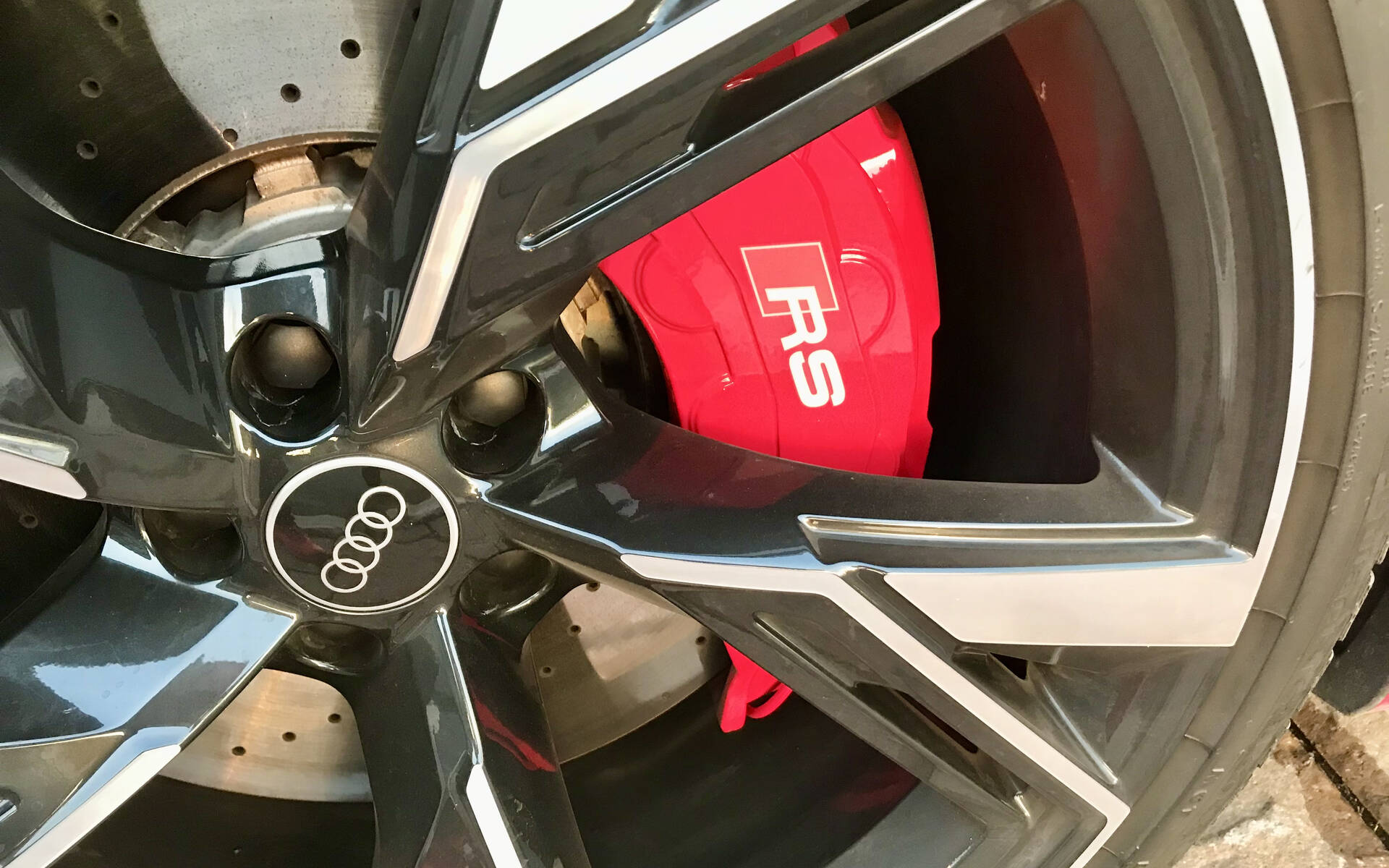 <p>Audi RS 6 Avant 2021</p>