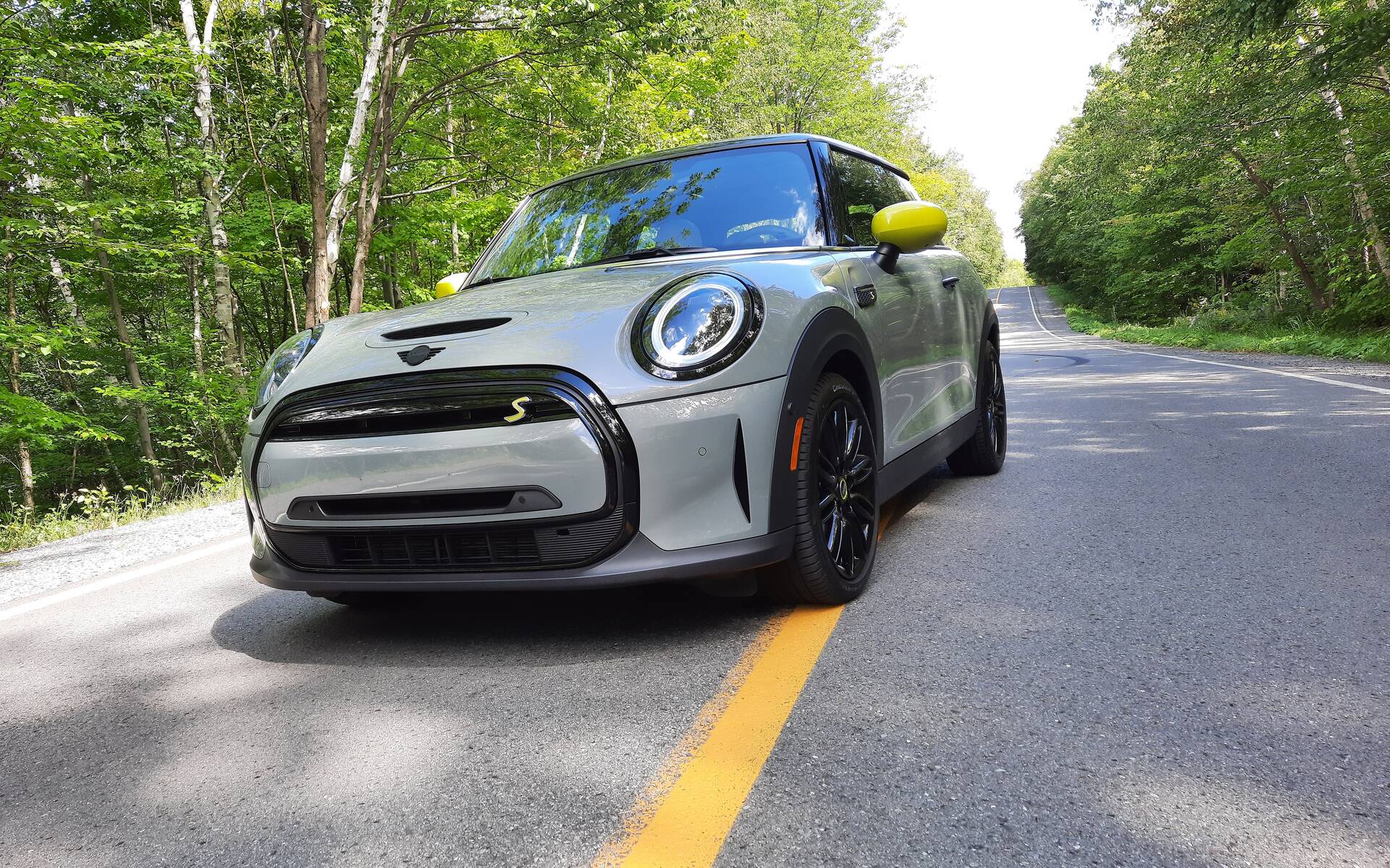 Mini Cooper SE John Cooper Works (2024) : tout dans le style