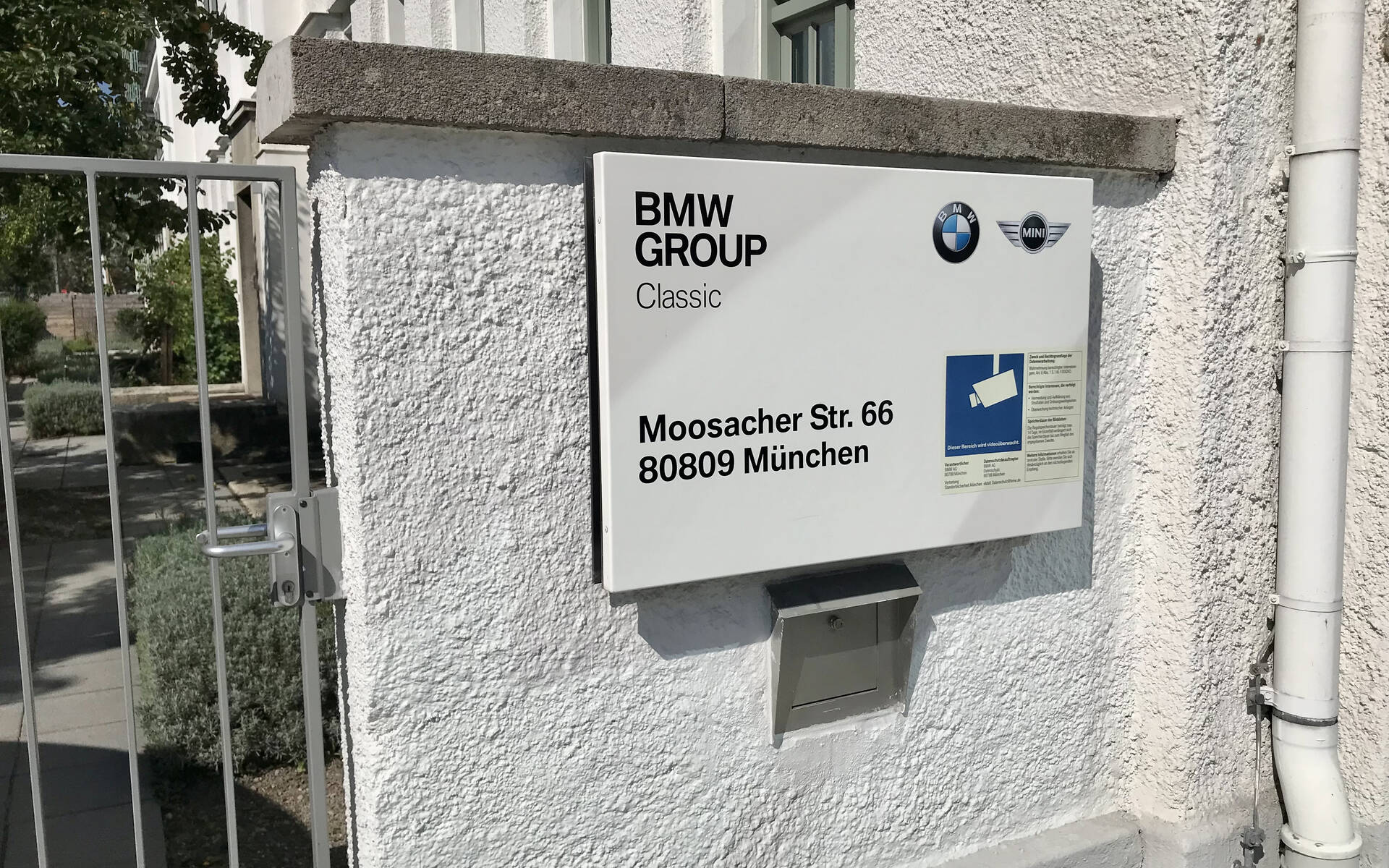 <p>BMW Classics est située au 66 Moosacher Strasse à Munich.</p>