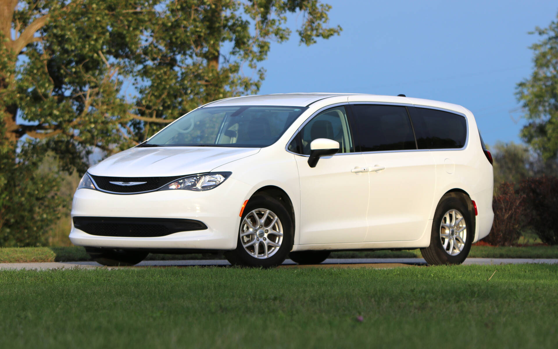 White hot sale dodge minivan