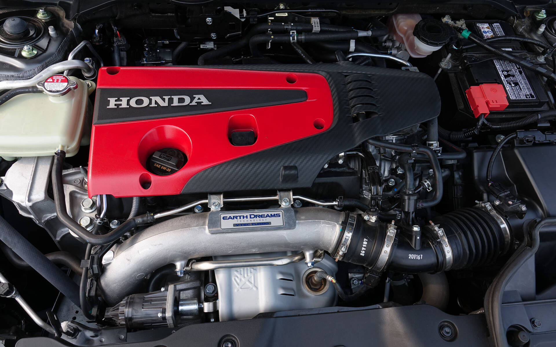Honda montre un premier aperçu de la prochaine Civic Type R 490271-la-nouvelle-honda-civic-type-r-commence-a-se-devoiler