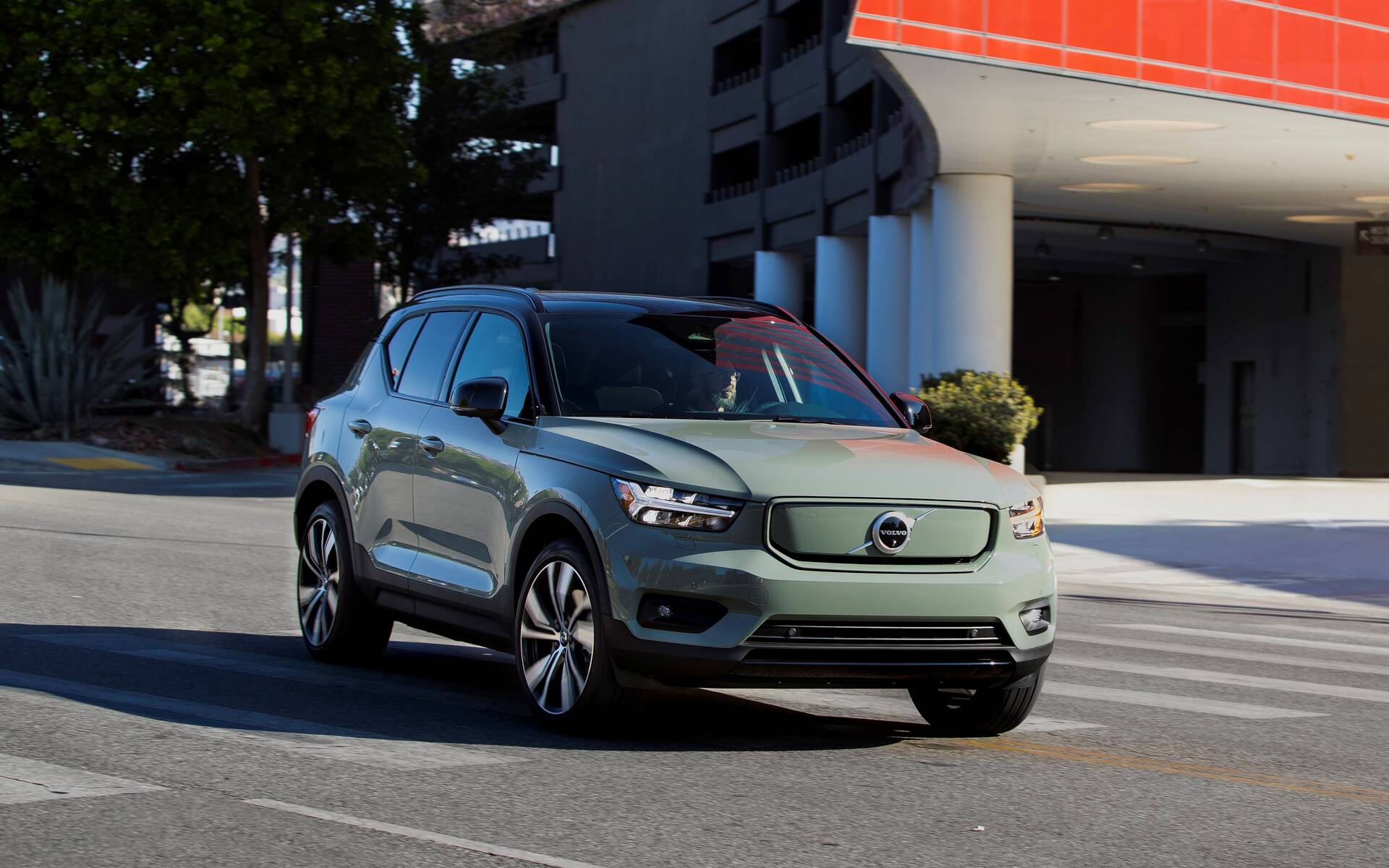 2022 Volvo XC40 Recharge Gets Price Cut, Extra Range - The Car Guide
