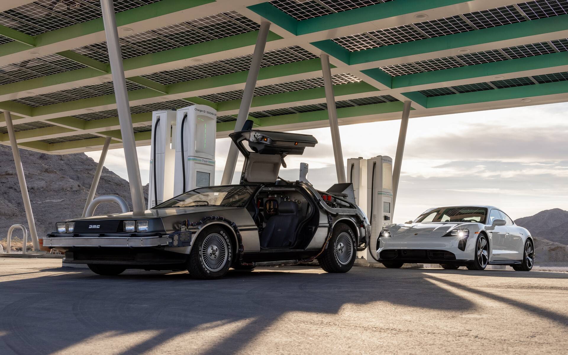 La DeLorean pourrait voyager dans le temps… avec le réseau de recharge de Porsche!