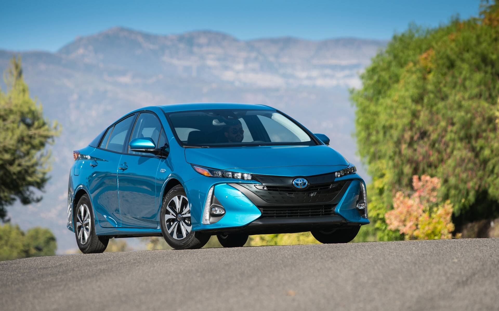 100% électrique ou hybride rechargeable : quelle est la voiture qu'il vous  faut ? 