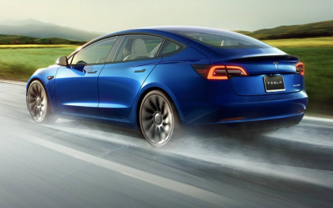 Tesla : une commande de 100 000 voitures du loueur Hertz 492649-tesla-une-commande-de-100-000-voitures-et-1-000-milliards-de-dollars-a-wall-street