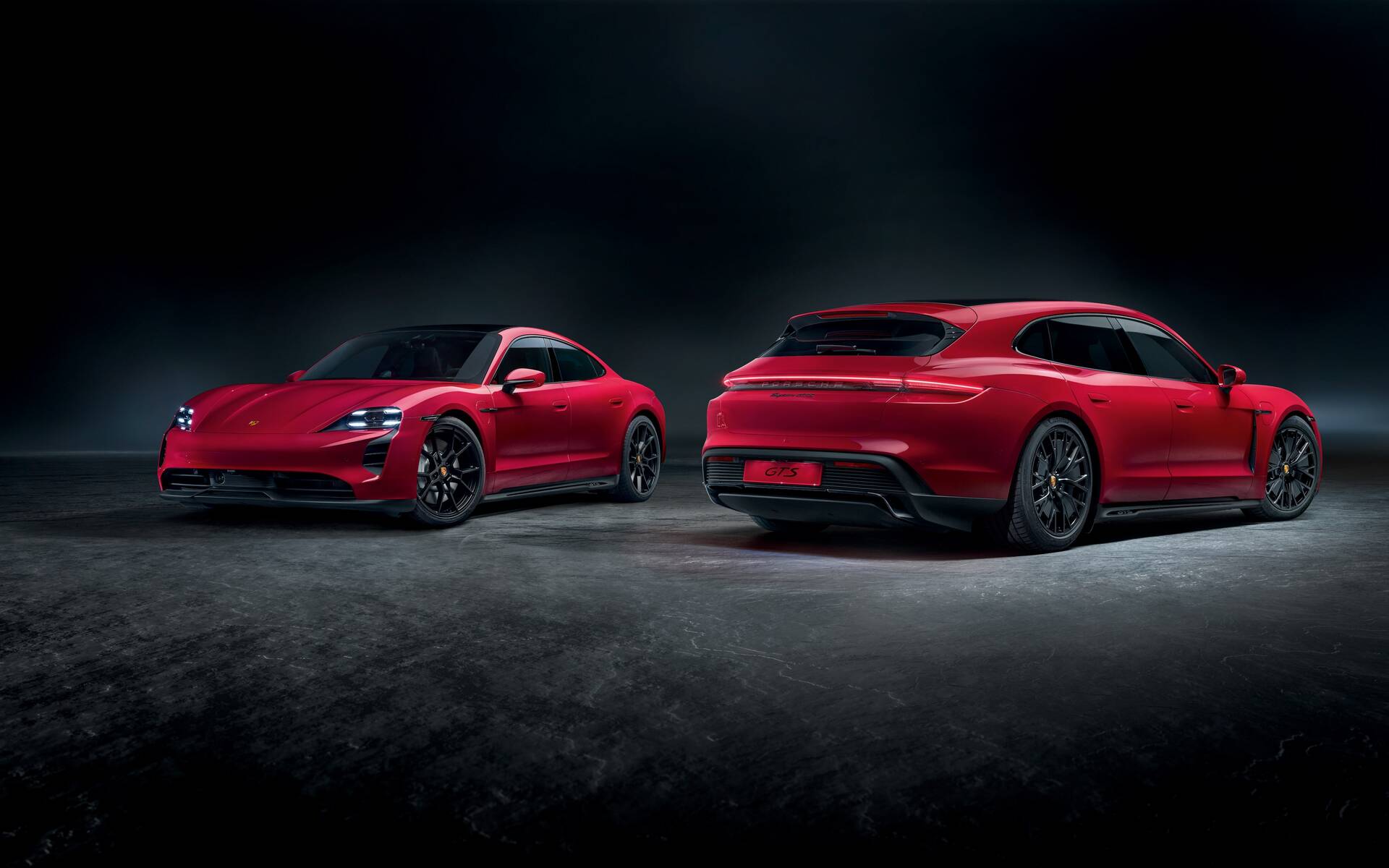 Porsche Taycan : une version GTS s'ajoute à la gamme 496054-porsche-presente-les-taycan-gts-et-taycan-gts-sport-turismo-2022