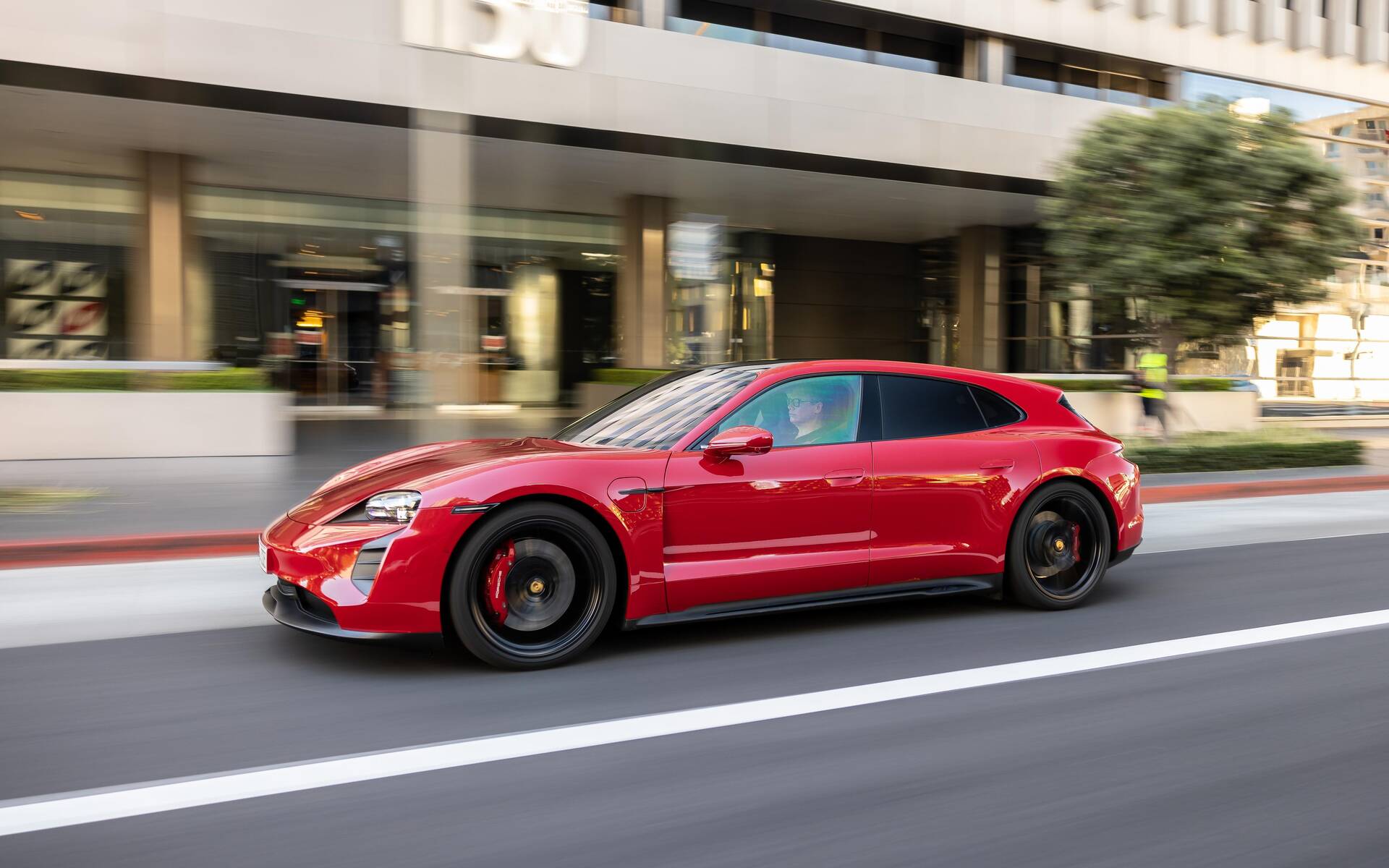 <p>Porsche Taycan GTS Sport Turismo 2022</p>