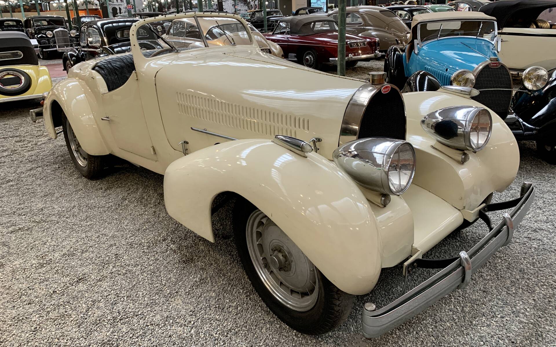 En photos : une centaine de Bugatti réunies dans un même musée 503050-en-photos-des-dizaines-de-bugatti-reunies-dans-un-meme-musee