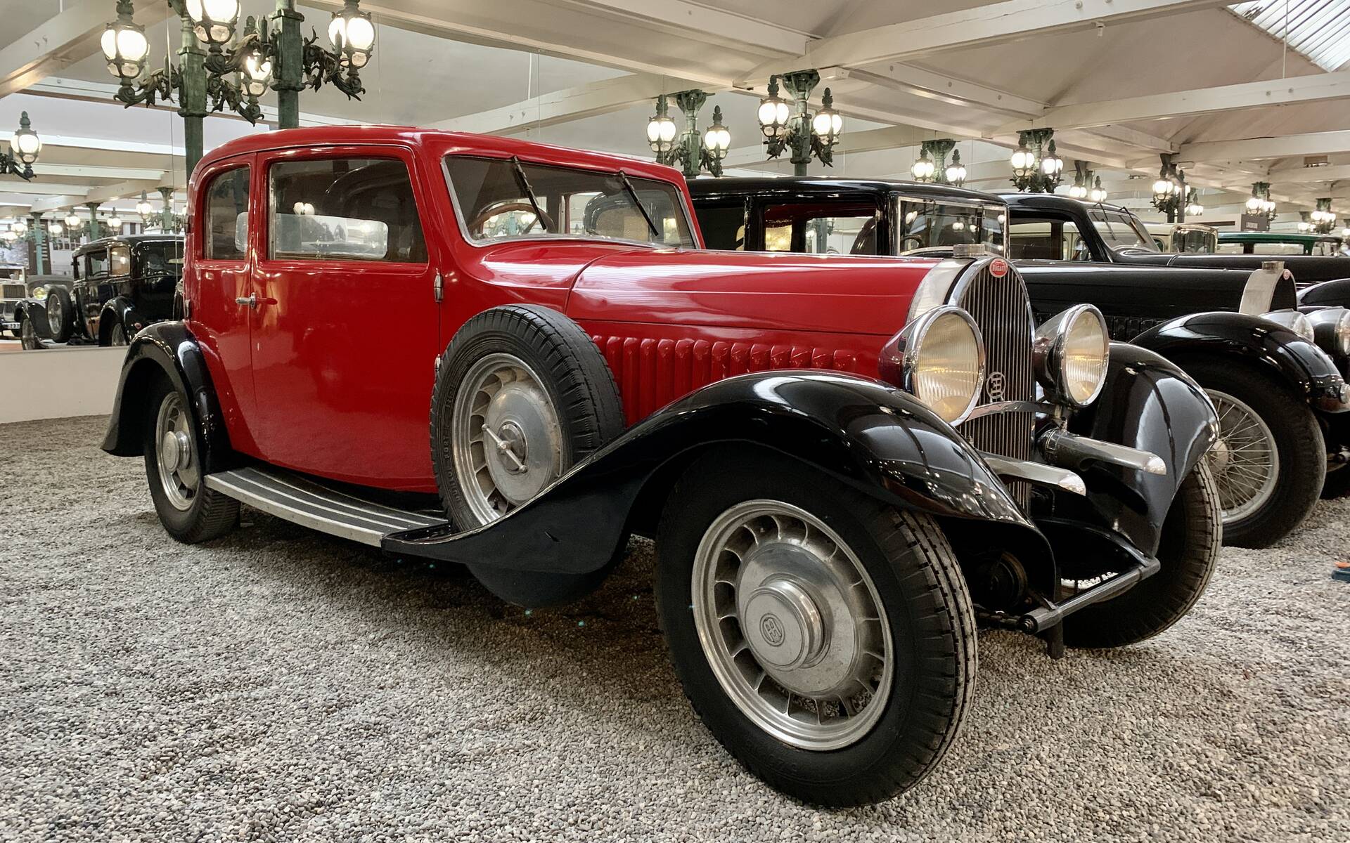 En photos : une centaine de Bugatti réunies dans un même musée 503058-en-photos-des-dizaines-de-bugatti-reunies-dans-un-meme-musee