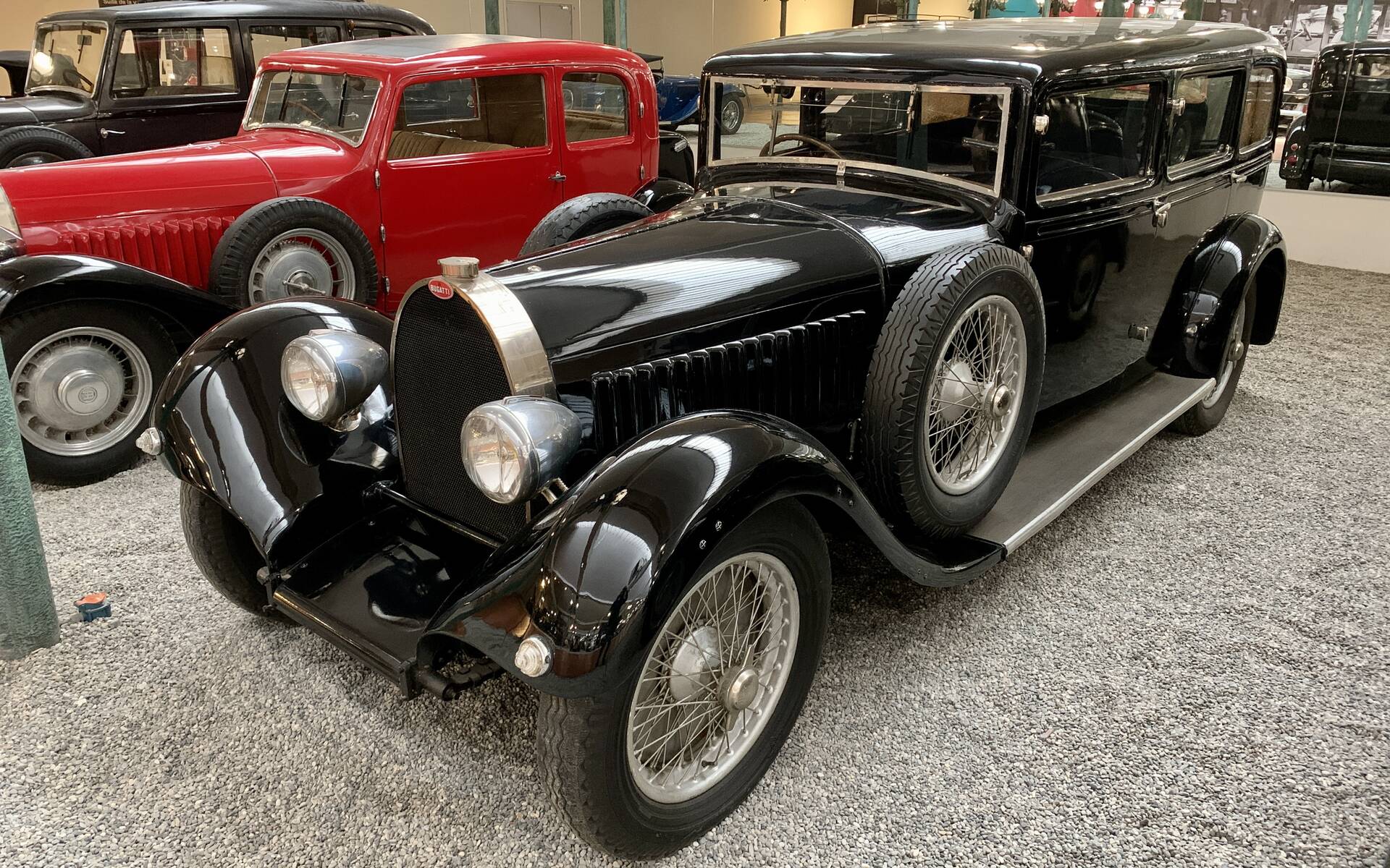 En photos : une centaine de Bugatti réunies dans un même musée 503059-en-photos-des-dizaines-de-bugatti-reunies-dans-un-meme-musee