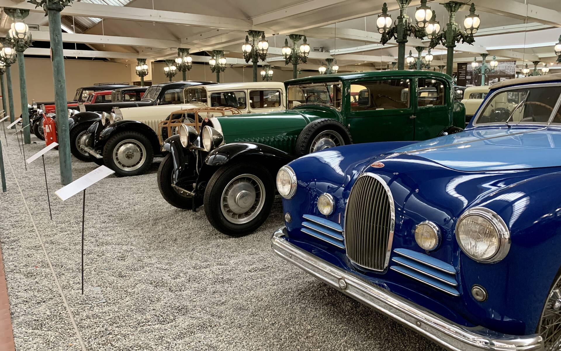 En photos : une centaine de Bugatti réunies dans un même musée 503064-en-photos-des-dizaines-de-bugatti-reunies-dans-un-meme-musee