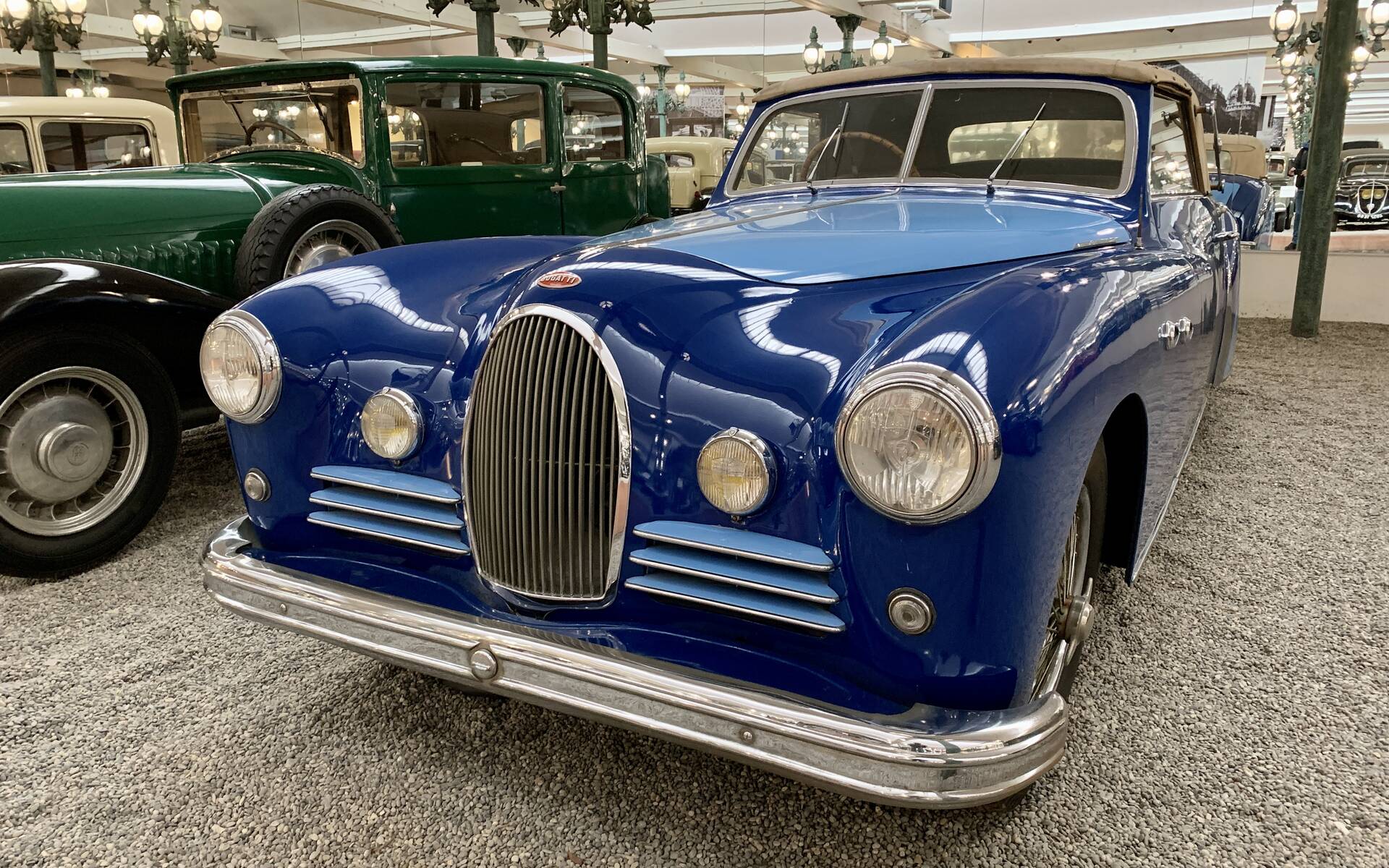 En photos : une centaine de Bugatti réunies dans un même musée 503065-en-photos-des-dizaines-de-bugatti-reunies-dans-un-meme-musee