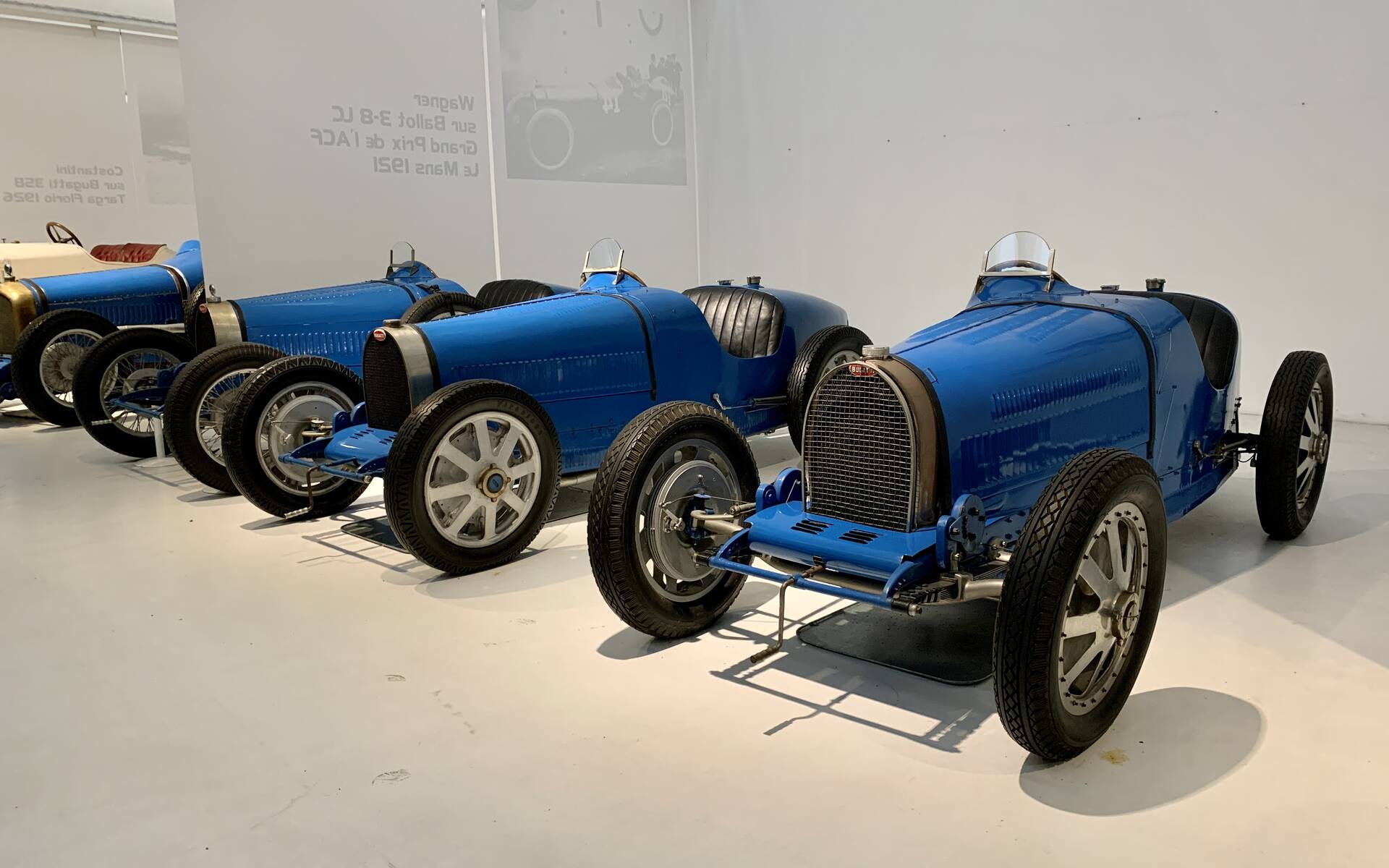 En photos : une centaine de Bugatti réunies dans un même musée 503082-en-photos-des-dizaines-de-bugatti-reunies-dans-un-meme-musee