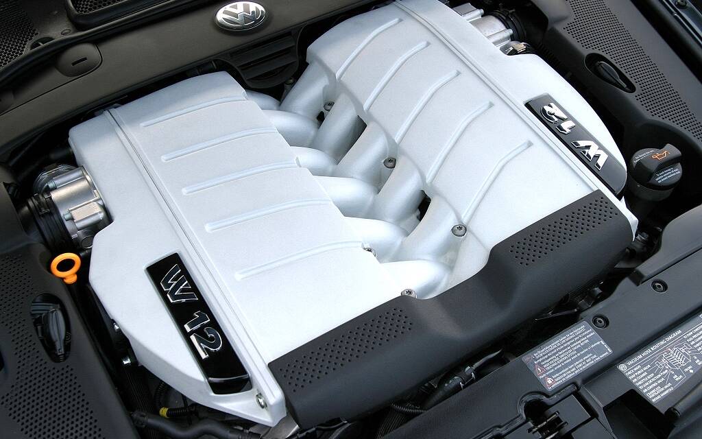 <p>Le moteur W12 est issu de l'assemblage de 2 blocs VR6.</p>