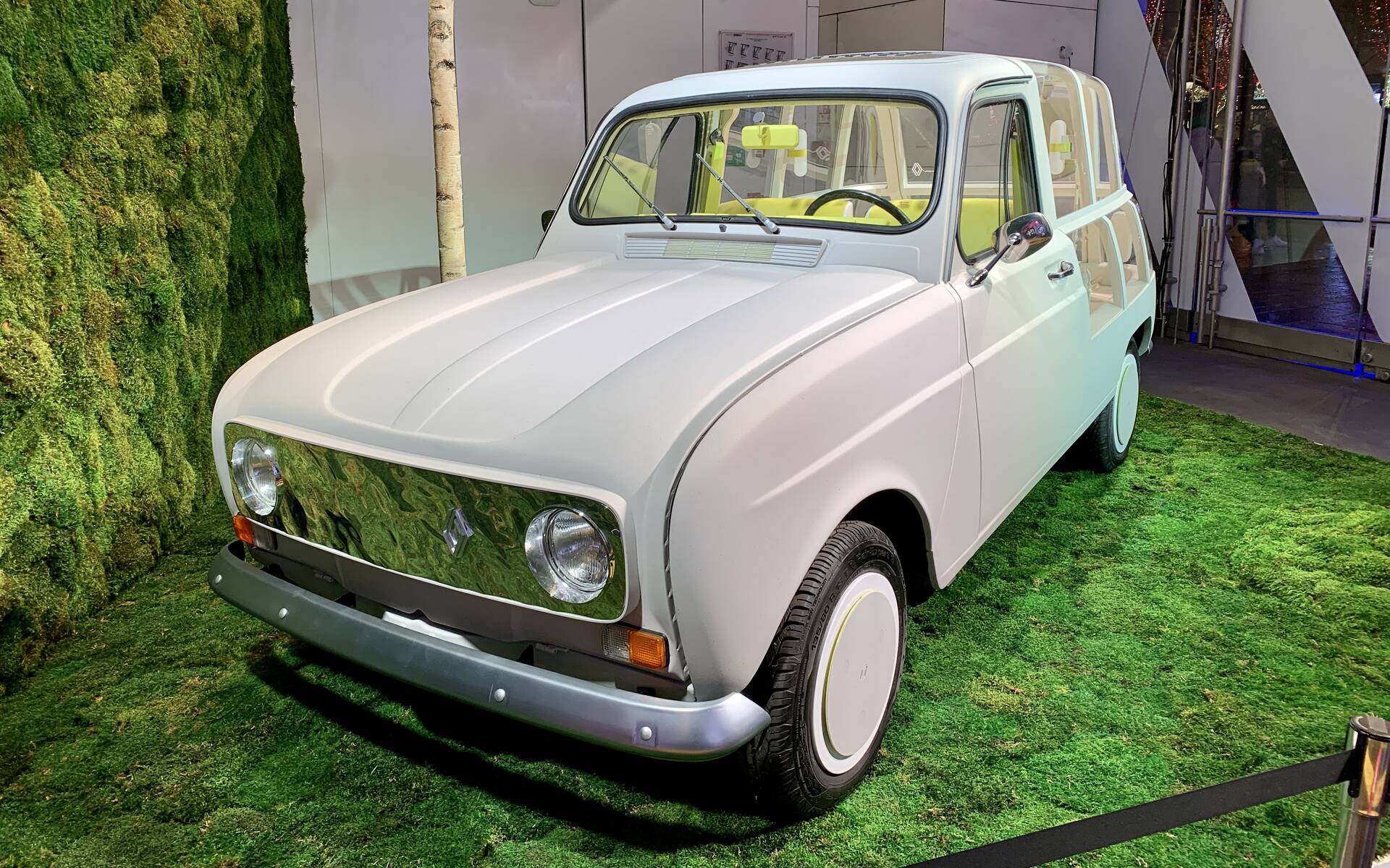 <p><strong>Renault 4 Concept Suite N°4</strong></p>