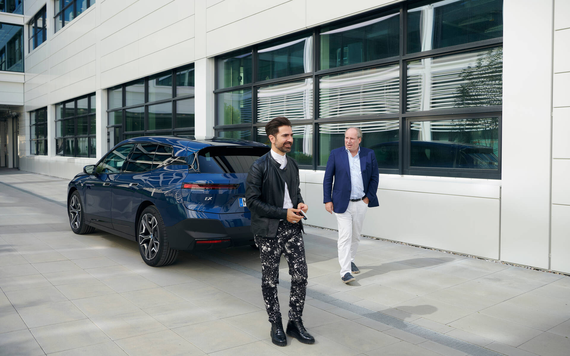 <p>BMW iX 2022, Renzo Vitale et Hans Zimmer</p>