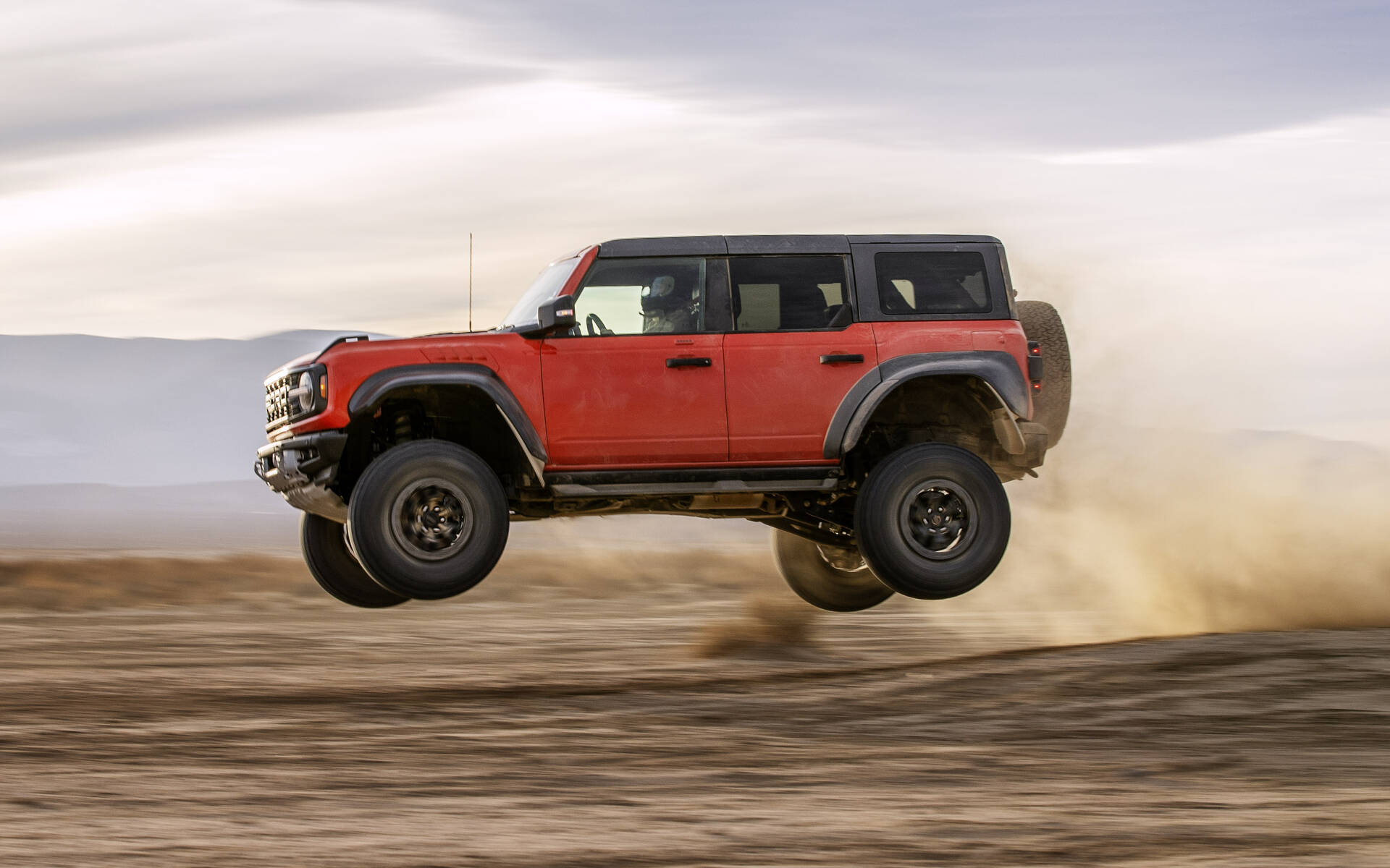 Le Ford Bronco Raptor 2022 sort ses griffes et prend son envol 507567-le-ford-bronco-raptor-2022-sort-ses-griffes-et-ses-400-chevaux