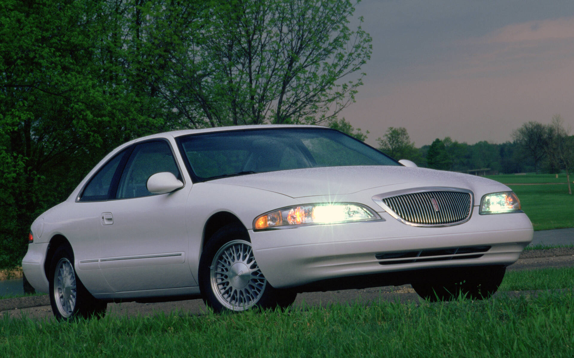 <p>Lincoln Continental Mark VIII 1998</p>