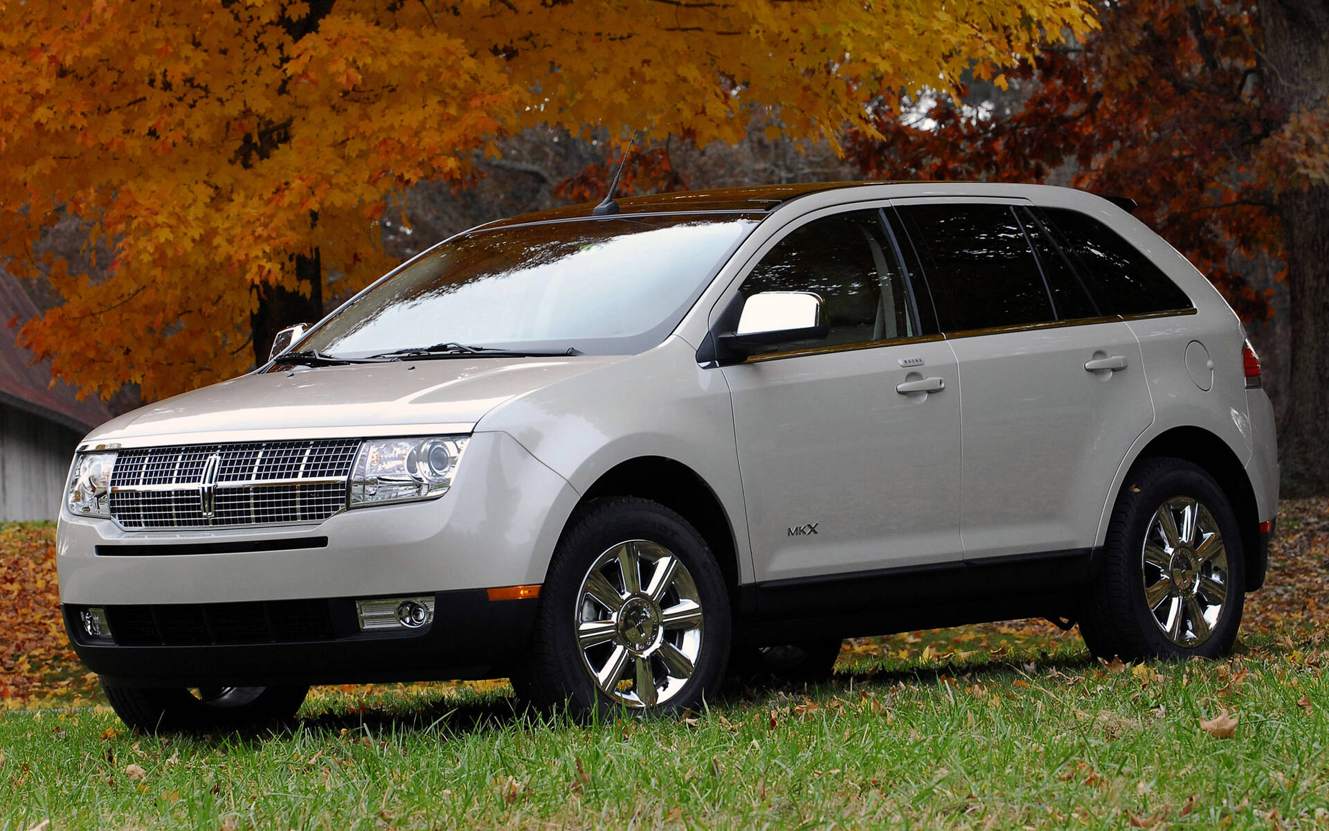 <p>2007 Lincoln MKX, a midsize SUV based on the Ford Edge.</p>