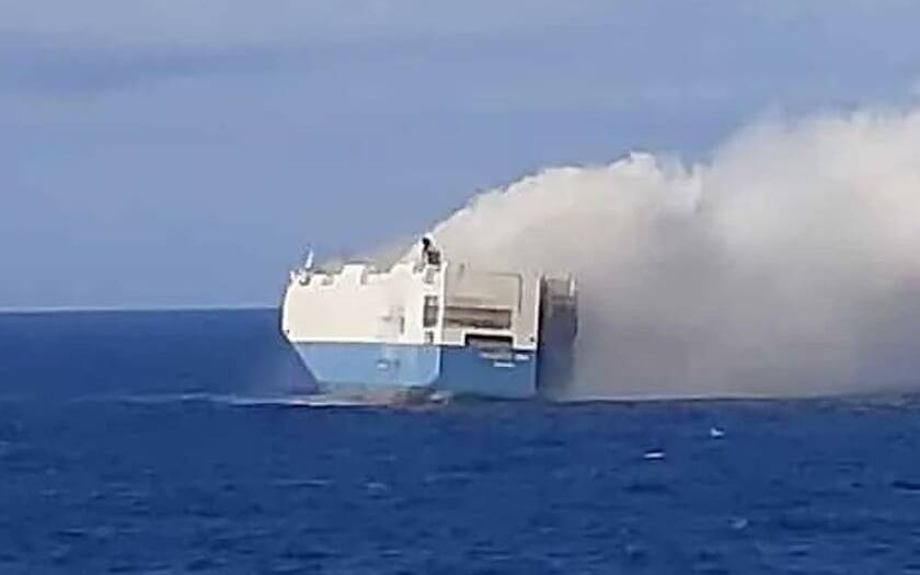 Volkswagen : un navire transportant des centaines de véhicules prend feu