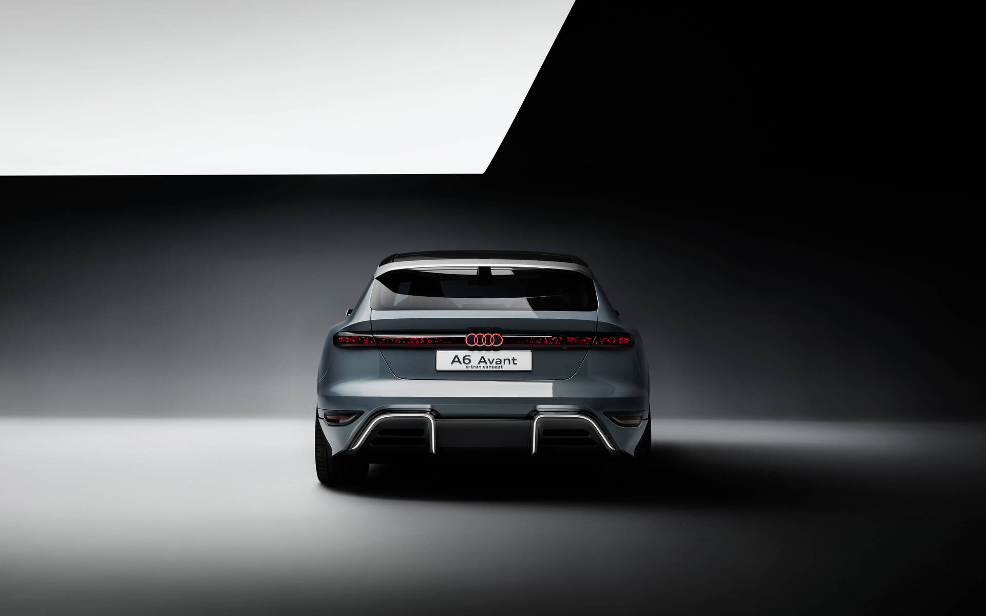 <p>Audi A6 Avant e-tron Concept</p>