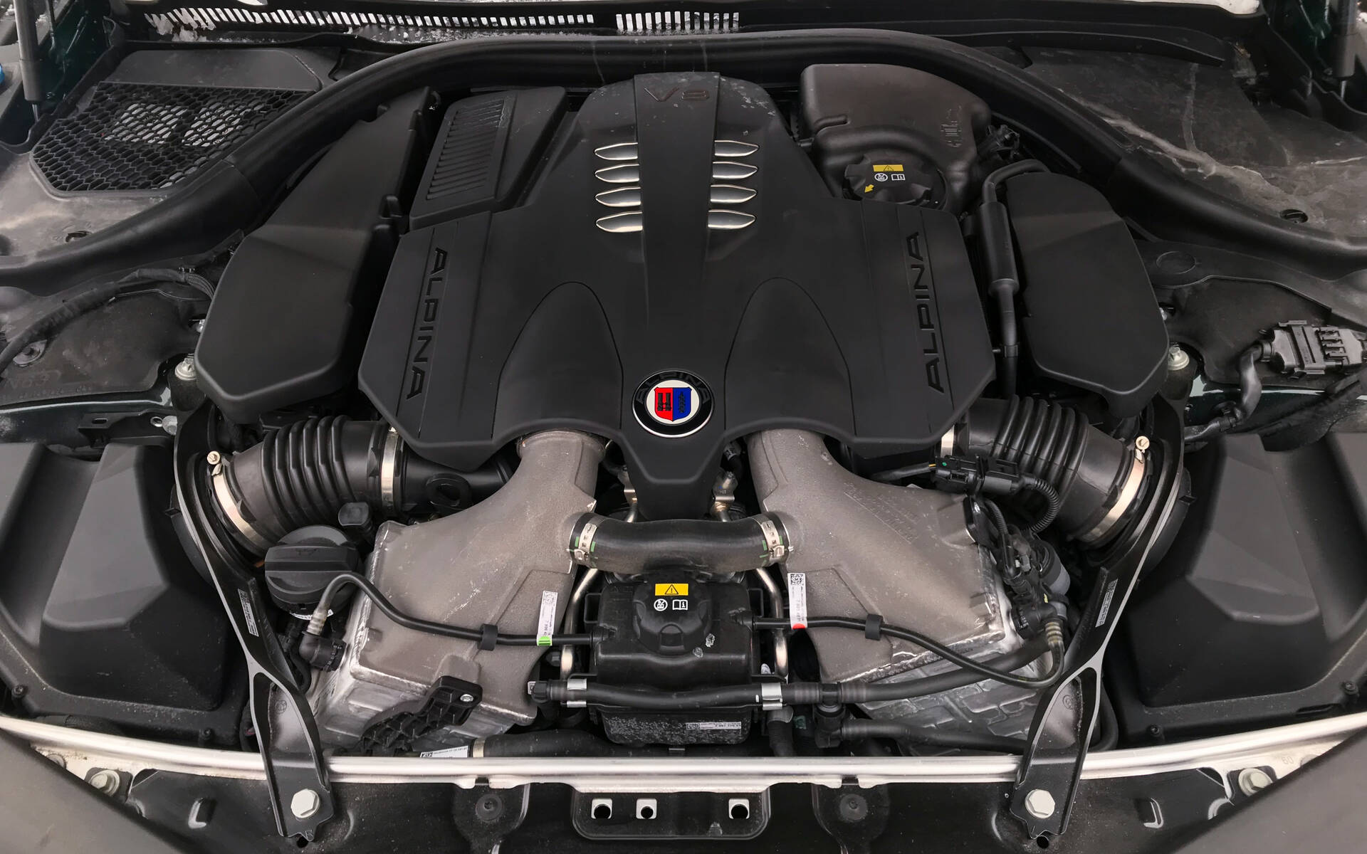 <p>BMW Alpina B8 Gran Coupé 2022</p>