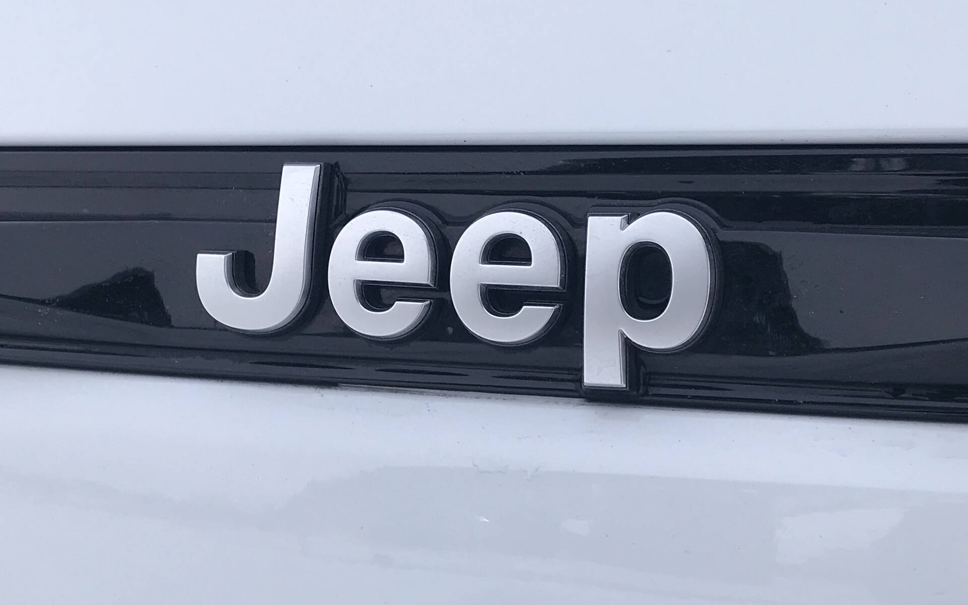 <p>Jeep Grand Cherokee Summit Reserve 2022</p>