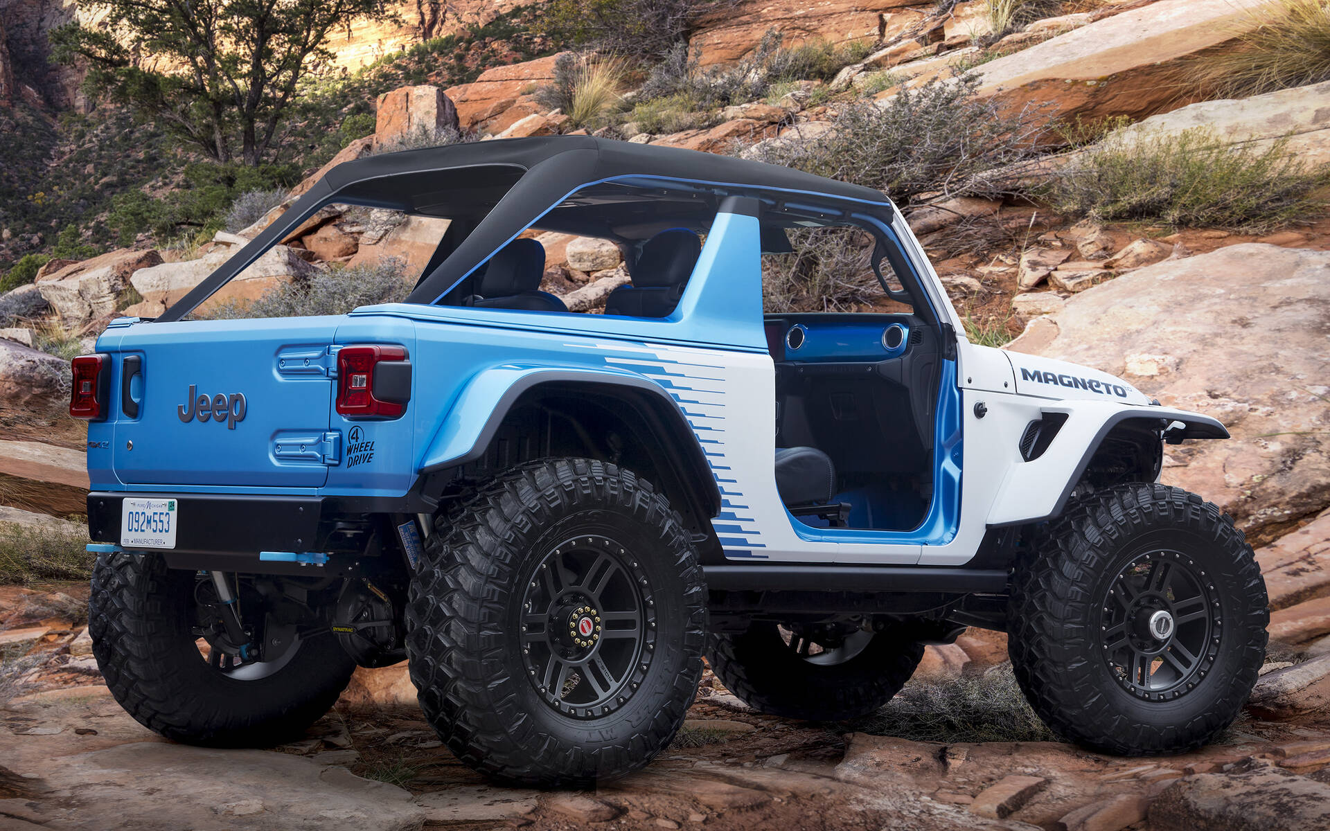 <p><strong>Jeep Wrangler Magneto 2.0 Concept</strong></p>