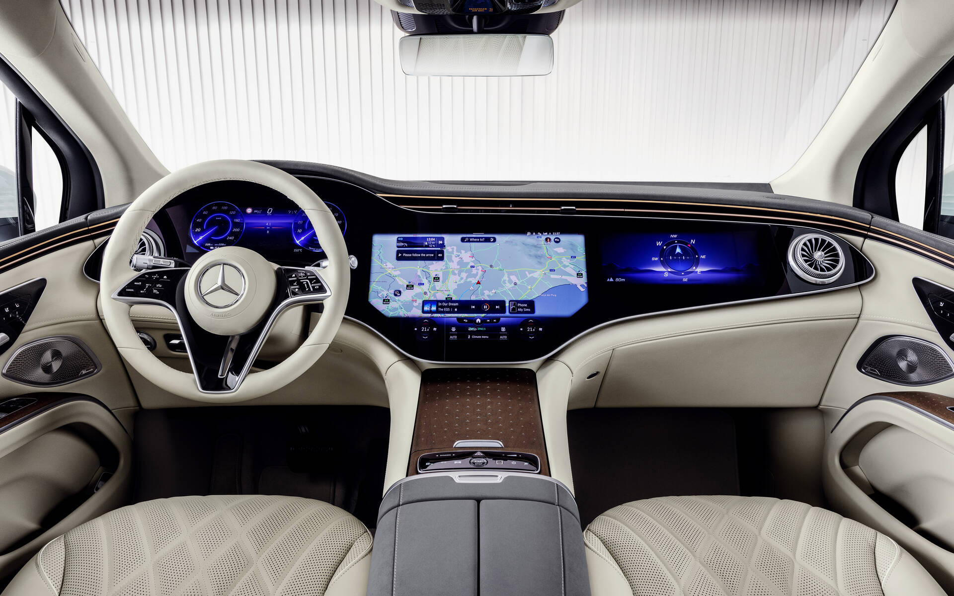 <p>Mercedes-Benz VUS EQS 2023</p>