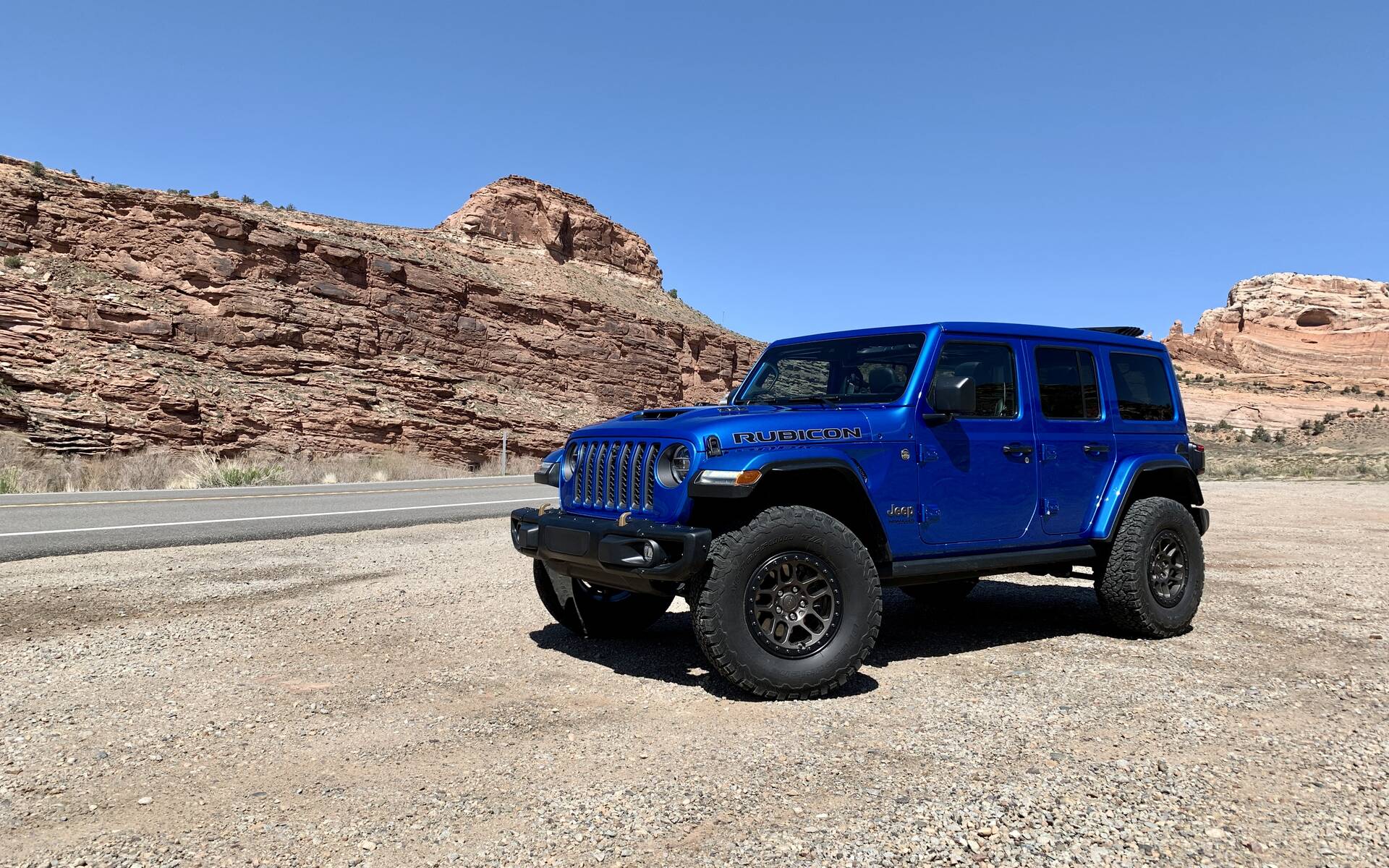 Jeep Wrangler Rubicon 392 2022 : longue vie au V8 ! 521106-jeep-wrangler-rubicon-392-2022-longue-vie-au-v8