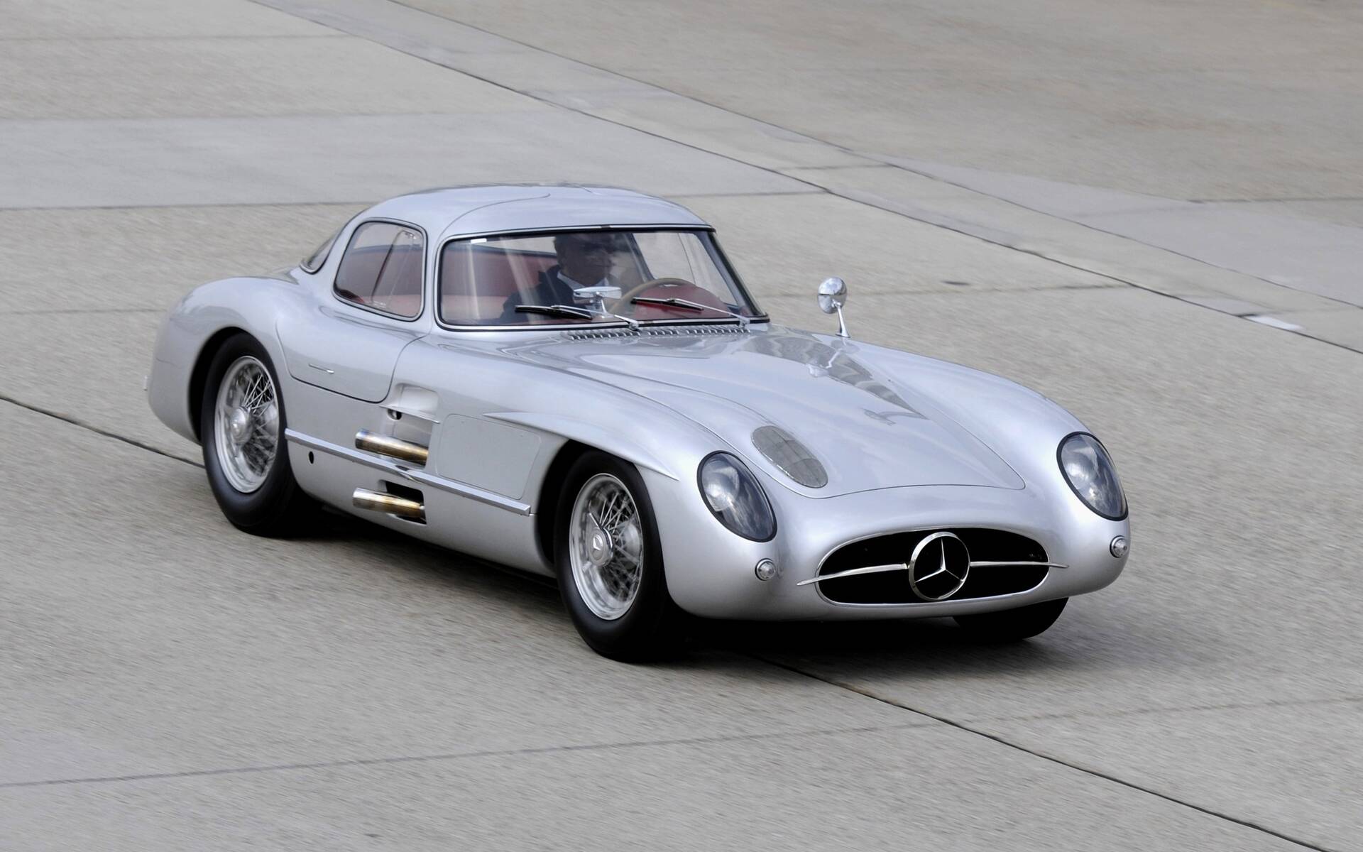 Une Mercedes-Benz Silver Arrow aurait été vendue pour 182 M$ 524042-une-mercedes-benz-300-slr-uhlenhaut-1956-aurait-ete-vendue-pour-182-m