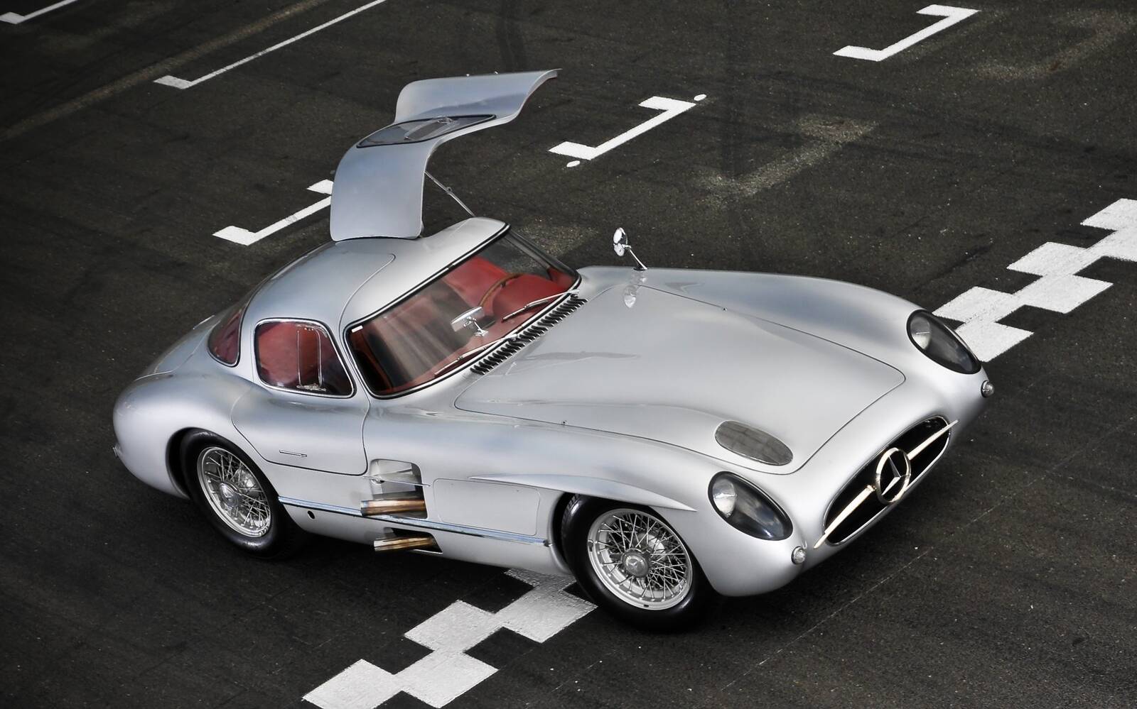 Une Mercedes-Benz Silver Arrow aurait été vendue pour 182 M$ 524043-une-mercedes-benz-300-slr-uhlenhaut-1956-aurait-ete-vendue-pour-182-m