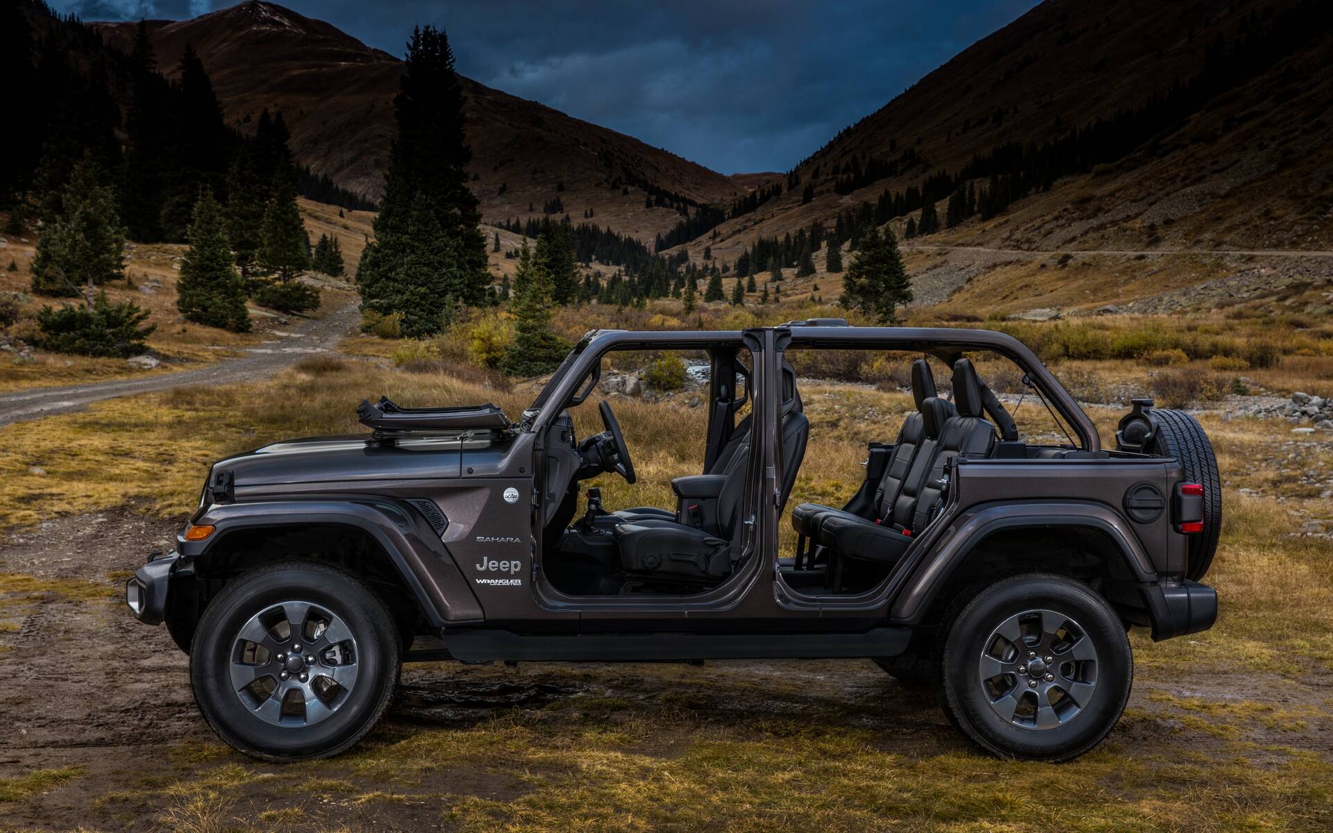 How Do Removable Doors Work On the Jeep Wrangler? - The Car Guide