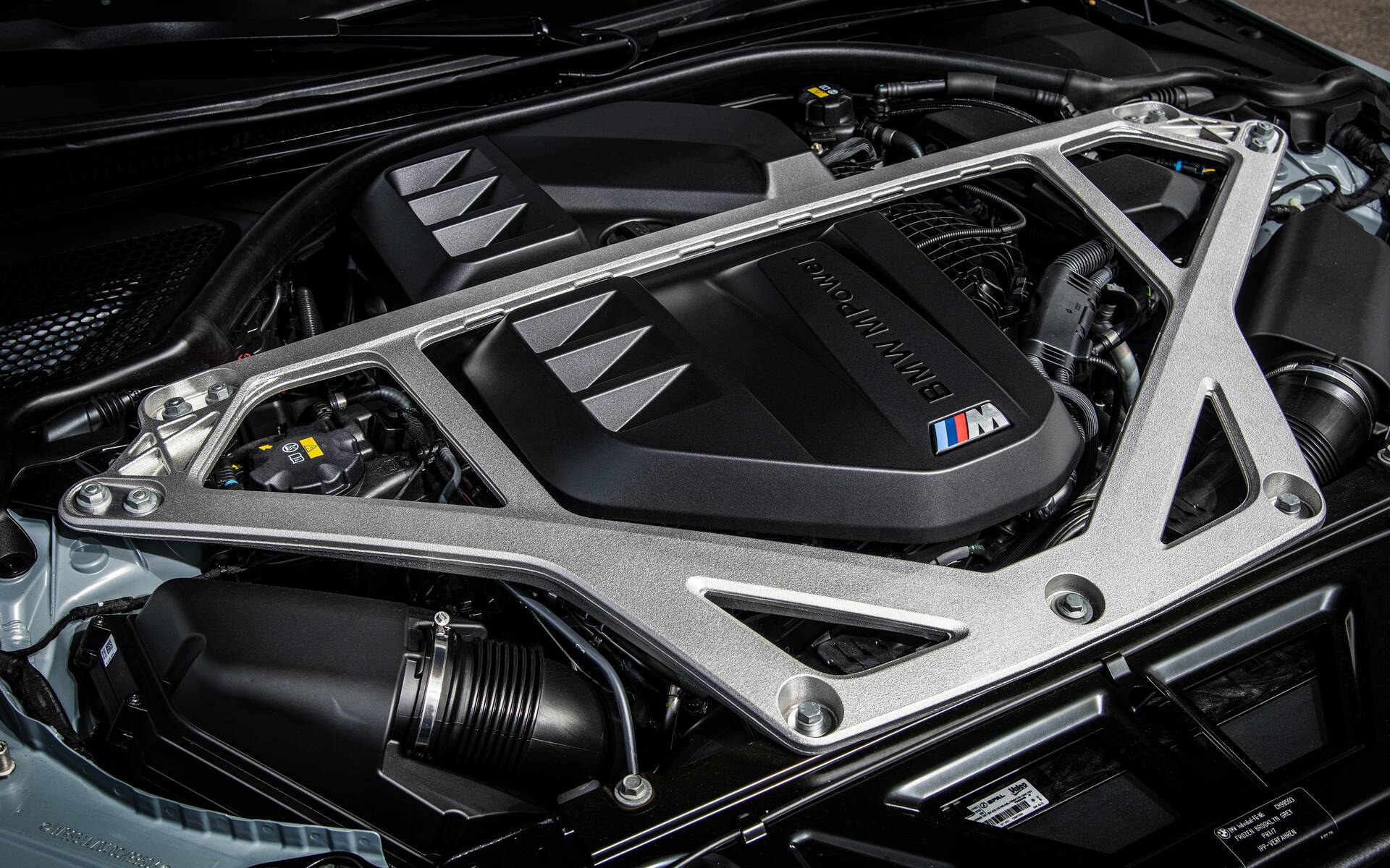 BMW M4 CSL 2023 : une édition limitée de 543 chevaux 525139-bmw-m4-csl-2023-41-exemplaires-de-543-chevaux-pour-le-canada